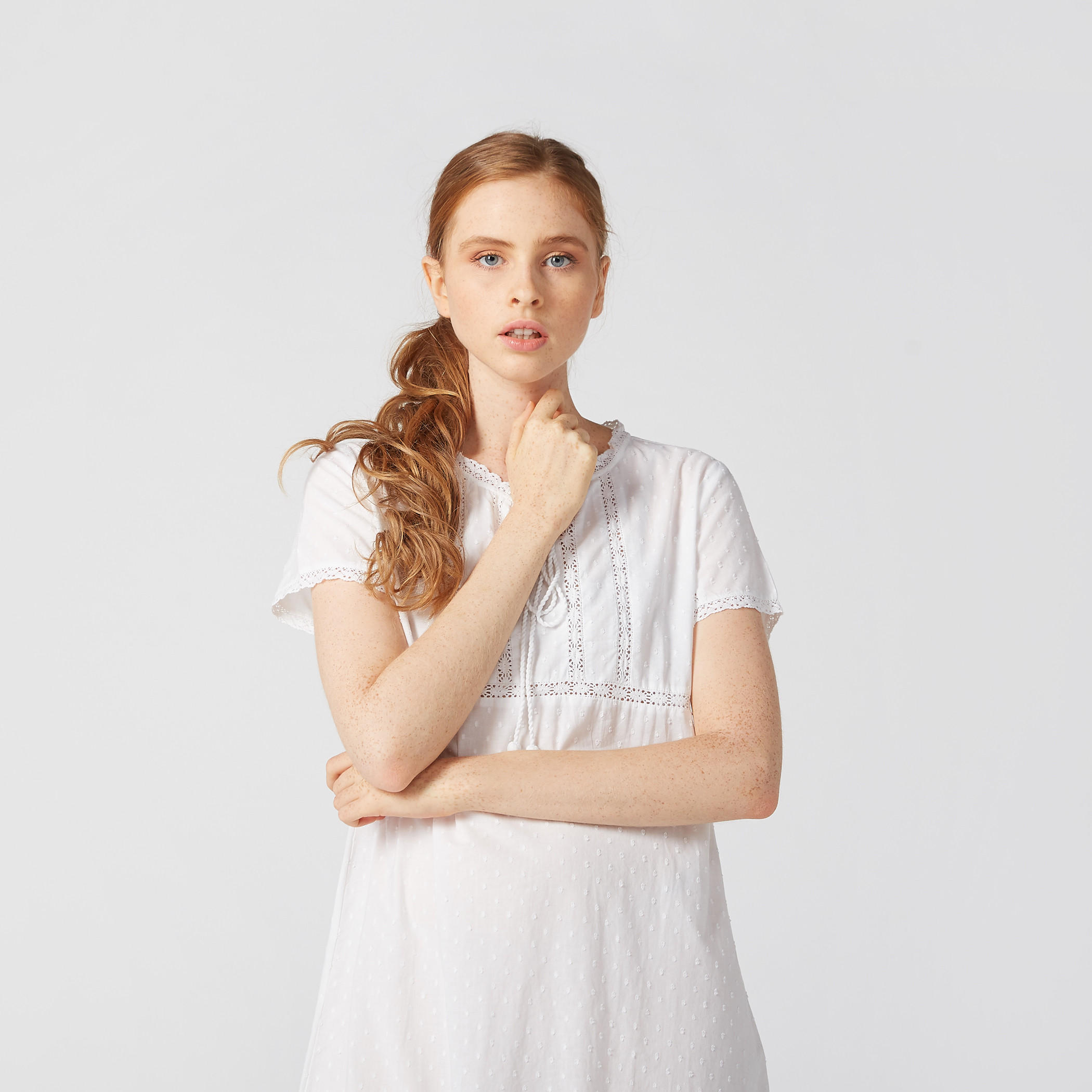 قميص نوم بتفاصيل دانتيل وأكمام قصيرة-women-clothing-nightwear-nighties-image-2