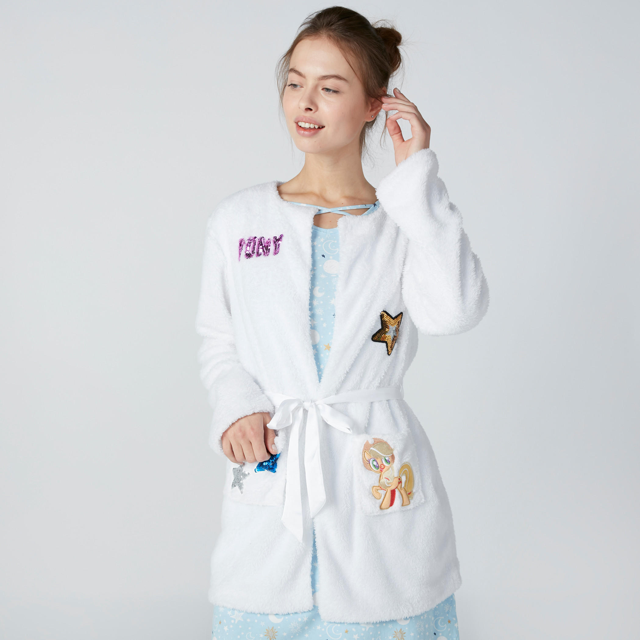 روب قطيفة بأكمام طويلة وحزام رباط وتفاصيل ترتر-women-clothing-nightwear-robes-image-1