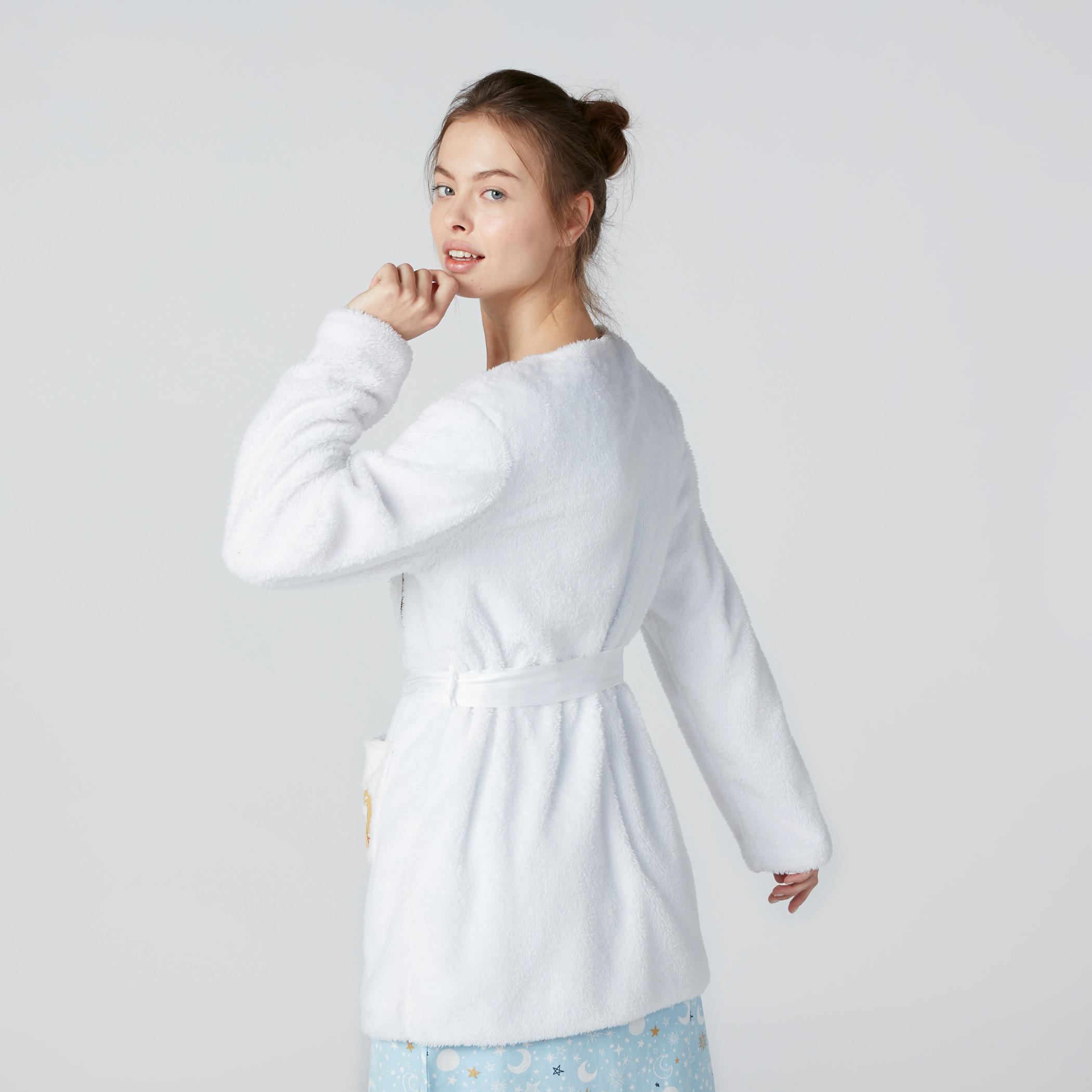 روب قطيفة بأكمام طويلة وحزام رباط وتفاصيل ترتر-women-clothing-nightwear-robes-image-2