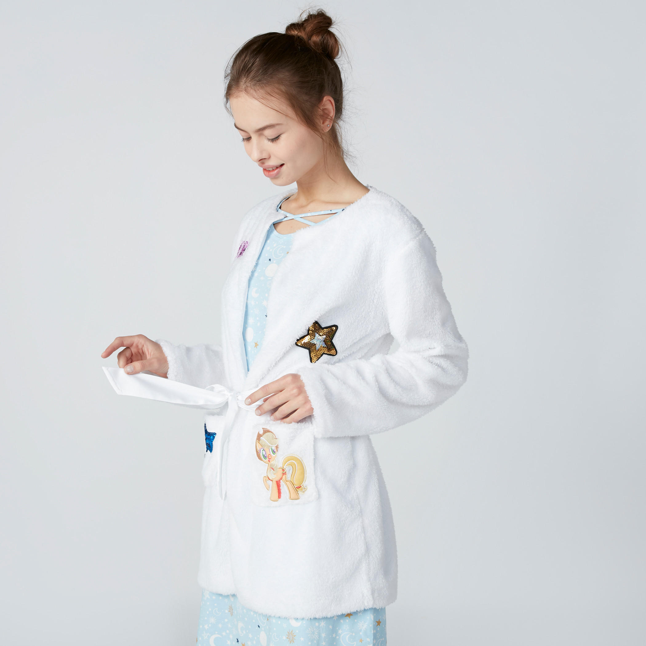 روب قطيفة بأكمام طويلة وحزام رباط وتفاصيل ترتر-women-clothing-nightwear-robes-image-3