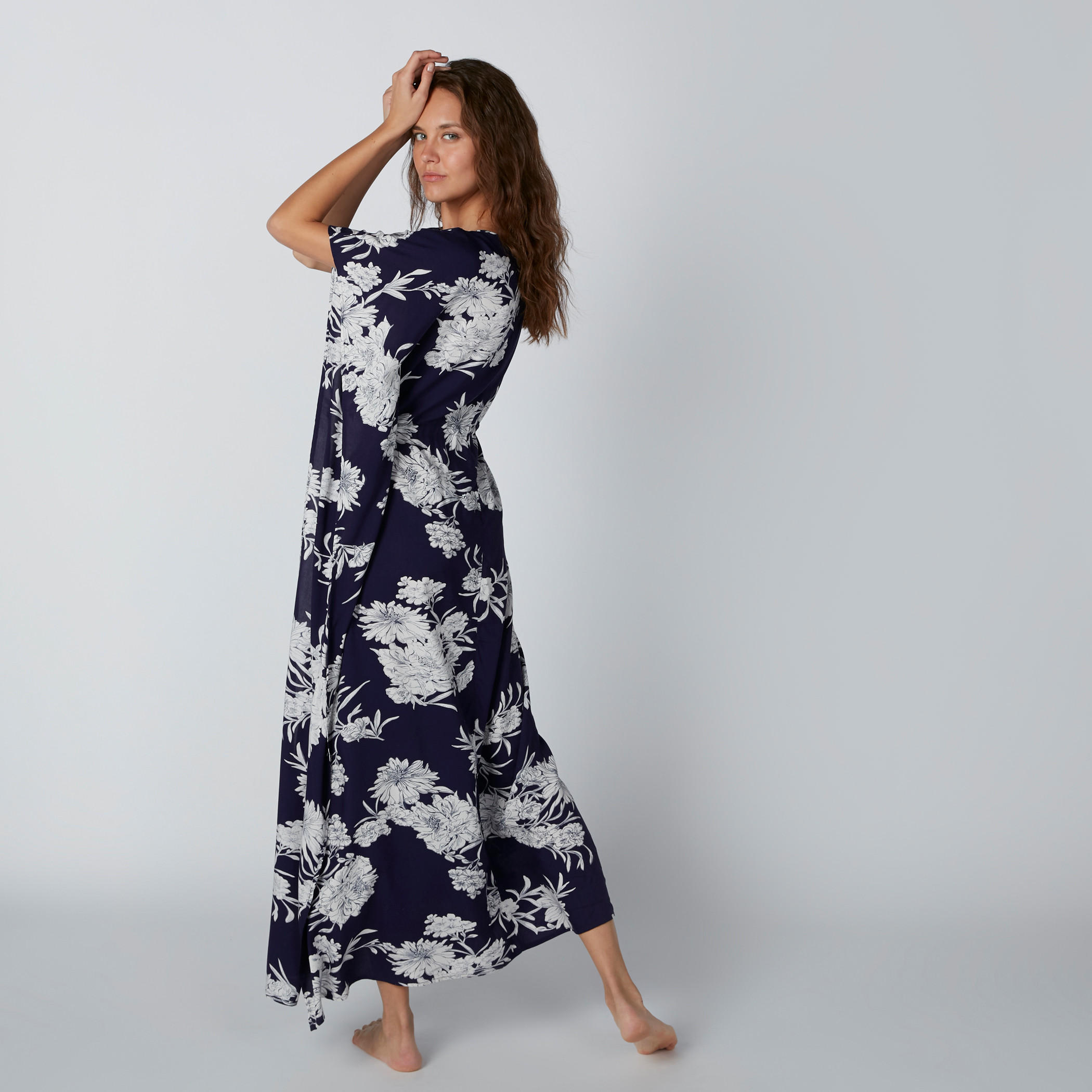 قميص نوم طويل بياقة V ورباط وطبعات أزهار-women-clothing-nightwear-nighties-image-1