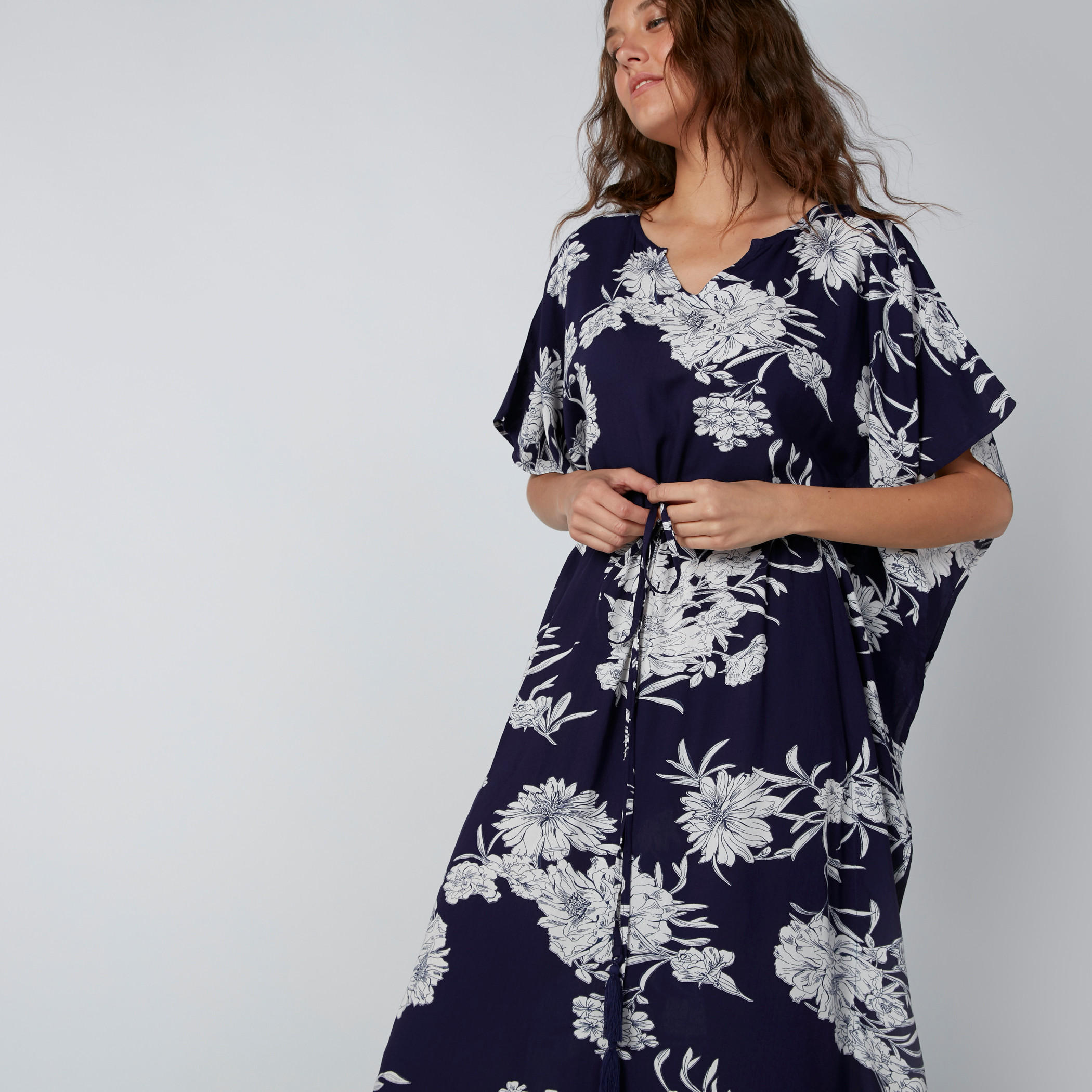 قميص نوم طويل بياقة V ورباط وطبعات أزهار-women-clothing-nightwear-nighties-image-2