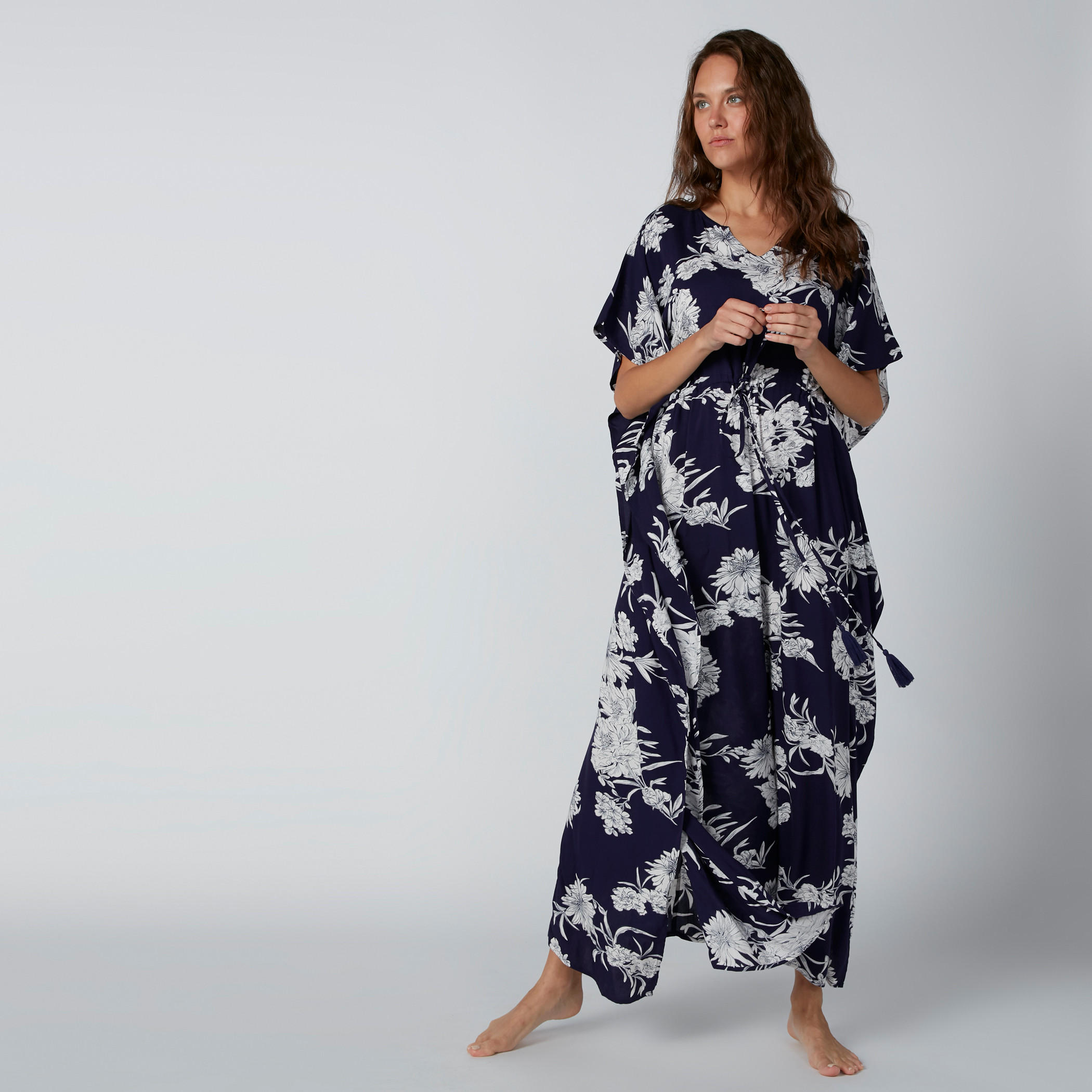 قميص نوم طويل بياقة V ورباط وطبعات أزهار-women-clothing-nightwear-nighties-image-3