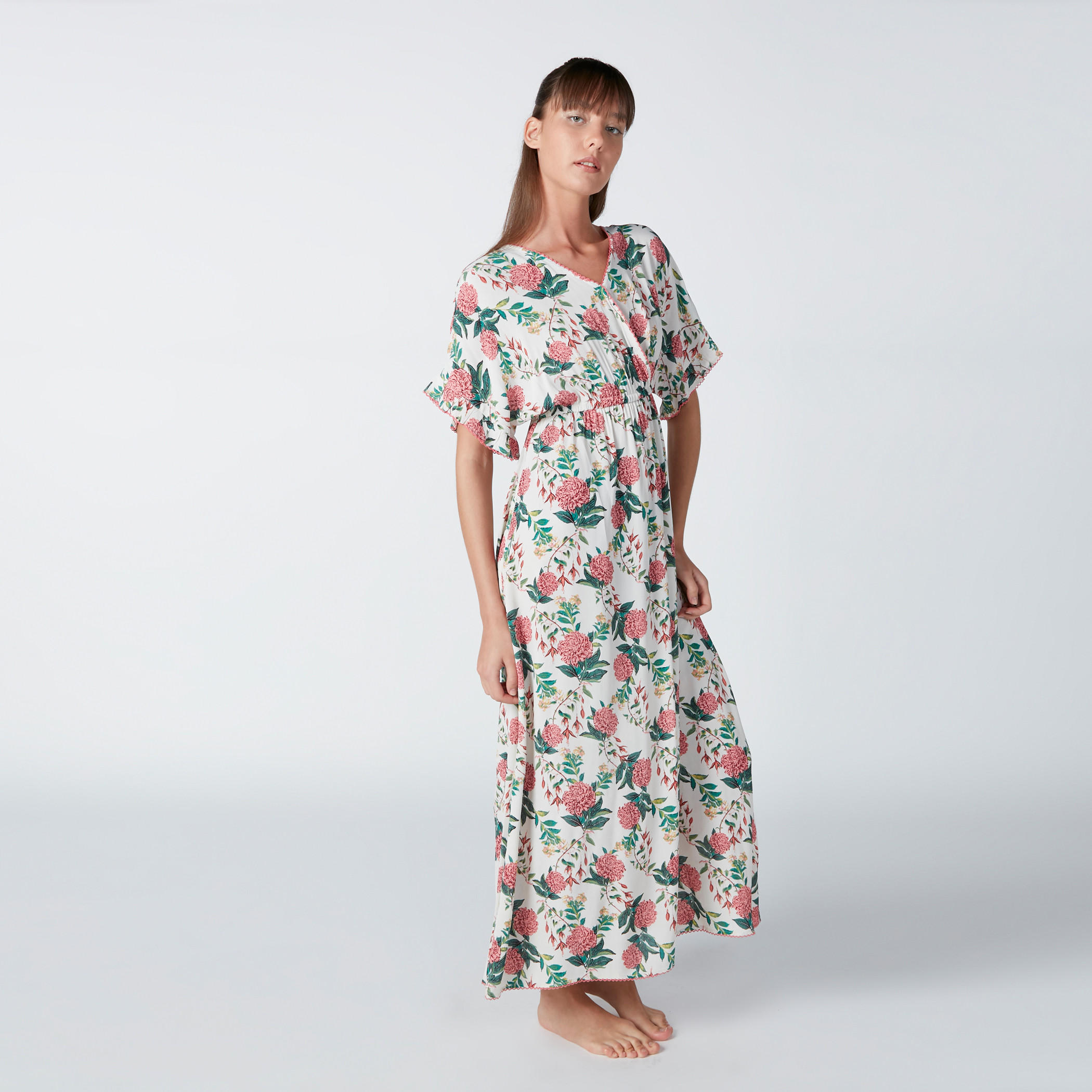 قميص نوم طويل بياقة V وأكمام واسعة وطبعات-women-clothing-nightwear-nighties-image-3
