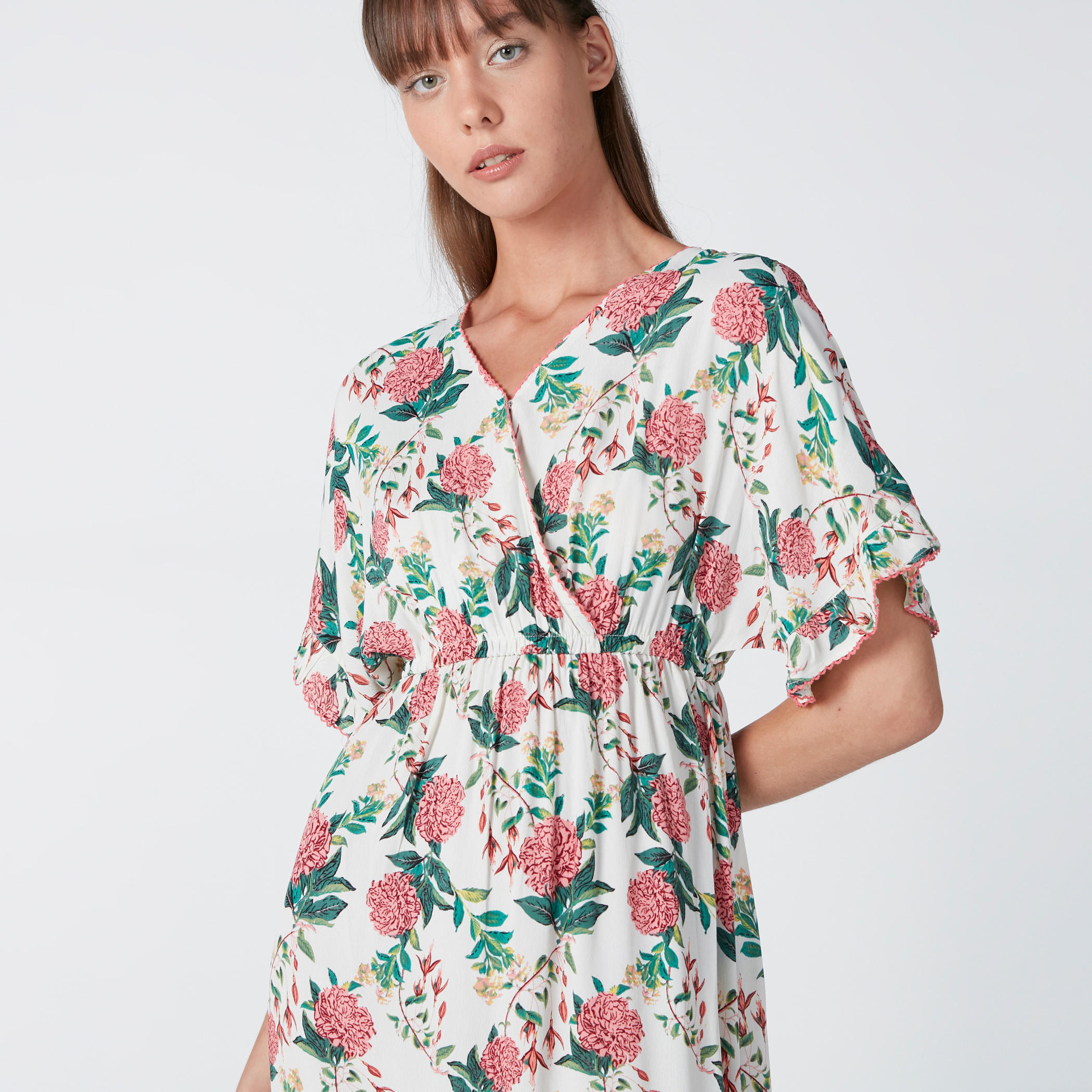 قميص نوم طويل بياقة V وأكمام واسعة وطبعات-women-clothing-nightwear-nighties-image-1