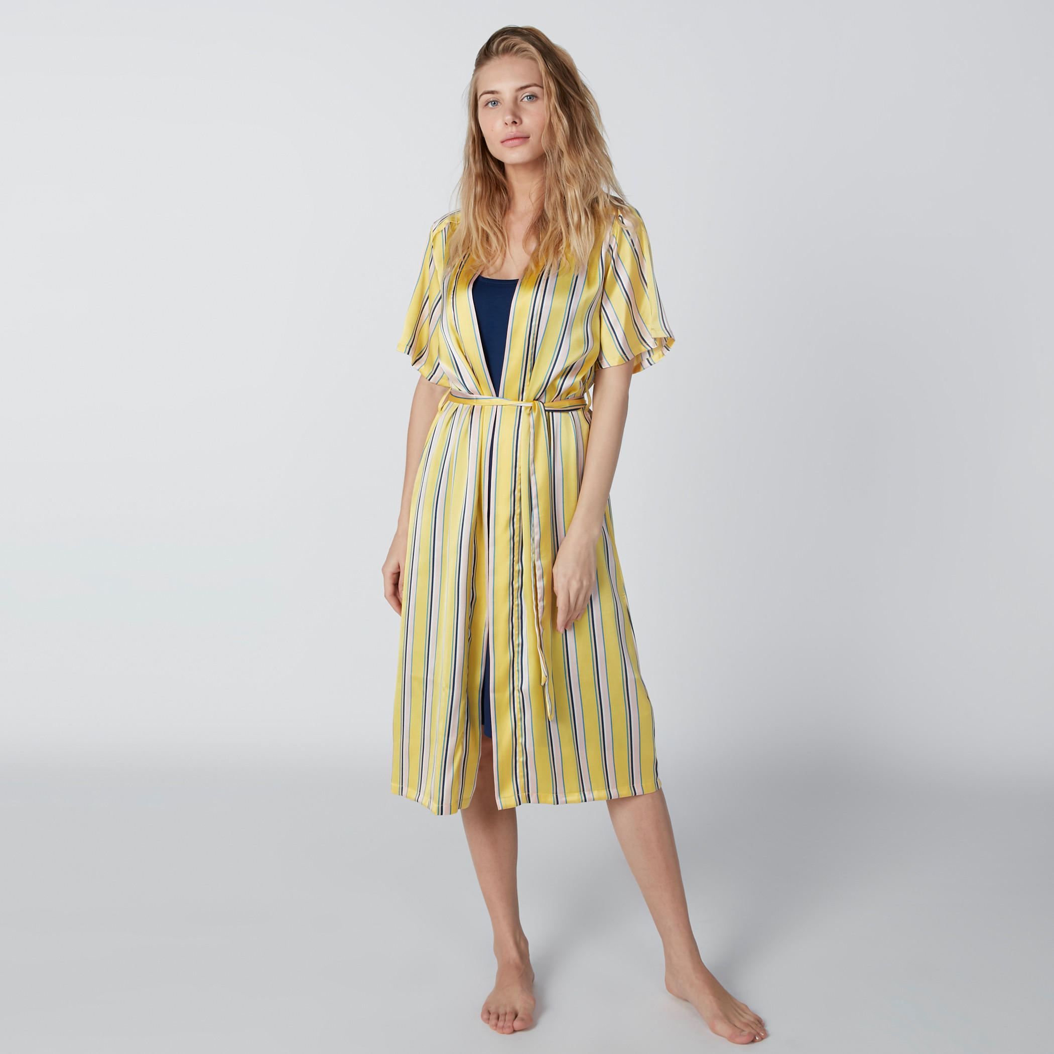 روب مقلّم بأكمام قصيرة وأربطة-women-clothing-nightwear-robes-image-2