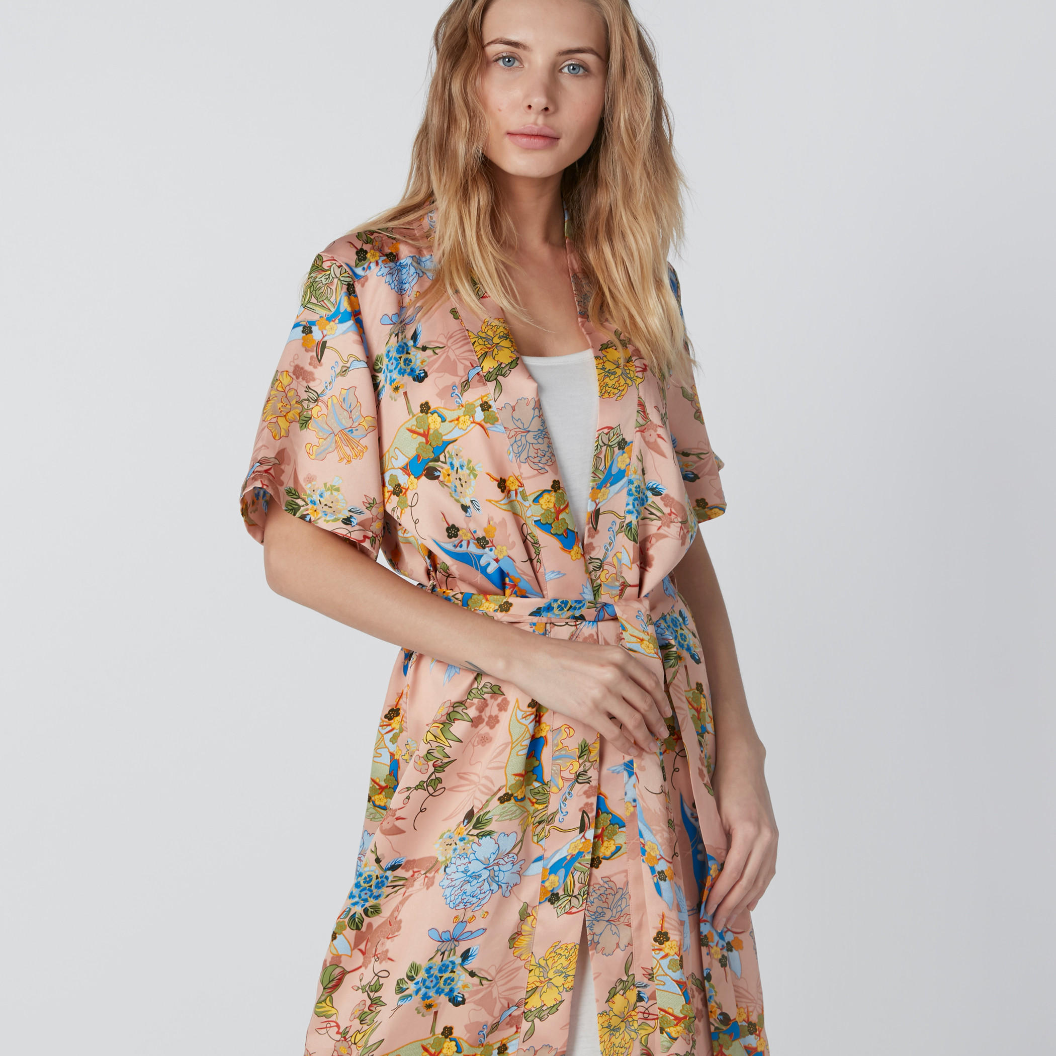 روب بأكمام واسعة وحزام رباط وطبعات زهرية-women-clothing-nightwear-robes-image-1