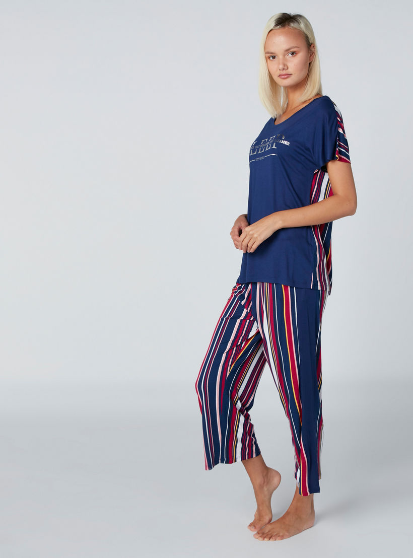 طقم مكوّن من بيجاما وتيشيرت بنقش مطبوع بِأكمام قصيرة-women-clothing-nightwear-pyjamas-longsets-image-4