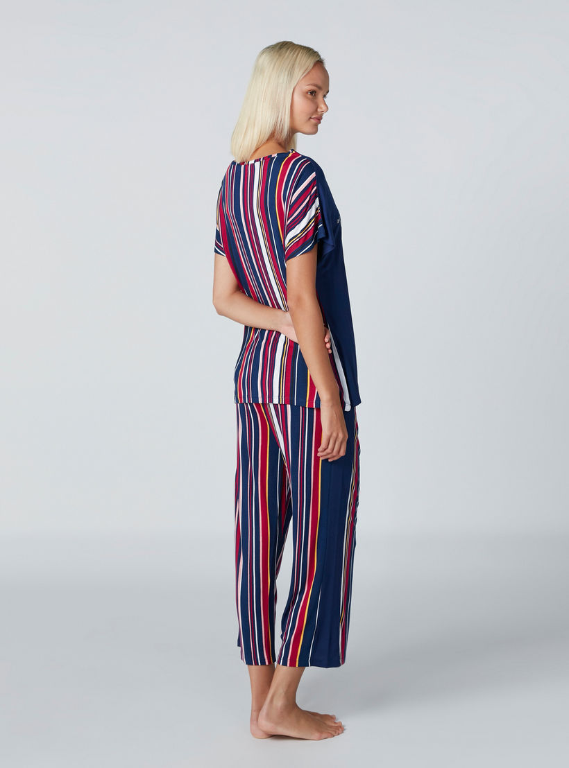 طقم مكوّن من بيجاما وتيشيرت بنقش مطبوع بِأكمام قصيرة-women-clothing-nightwear-pyjamas-longsets-image-3