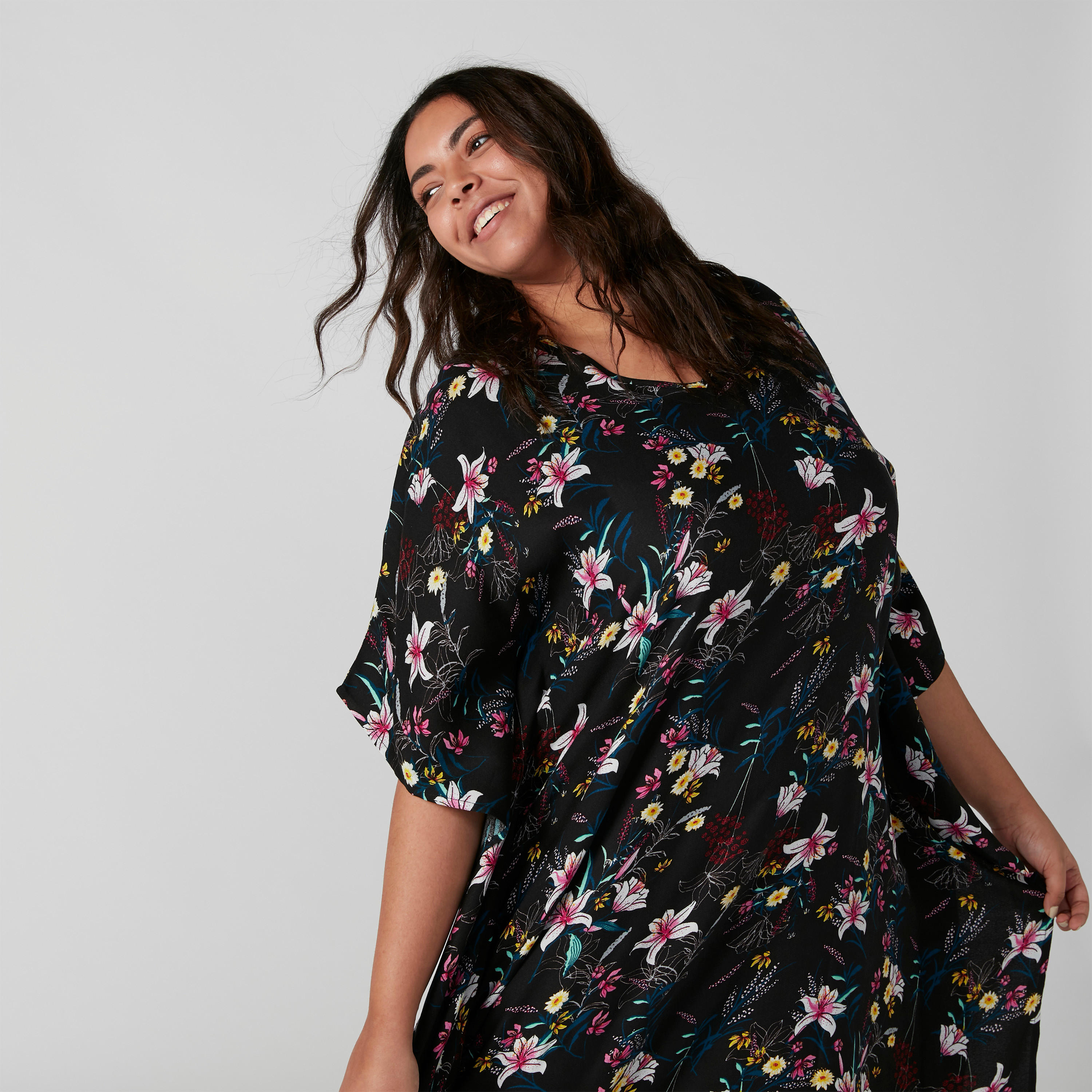 قميص نوم طويل بياقة V وطبعات أزهار-women-clothing-nightwear-nighties-image-1