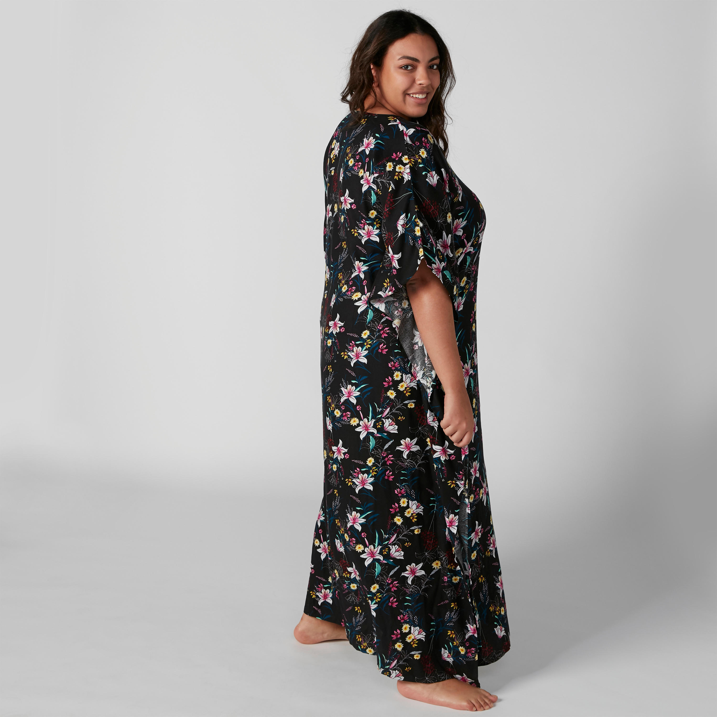 قميص نوم طويل بياقة V وطبعات أزهار-women-clothing-nightwear-nighties-image-2