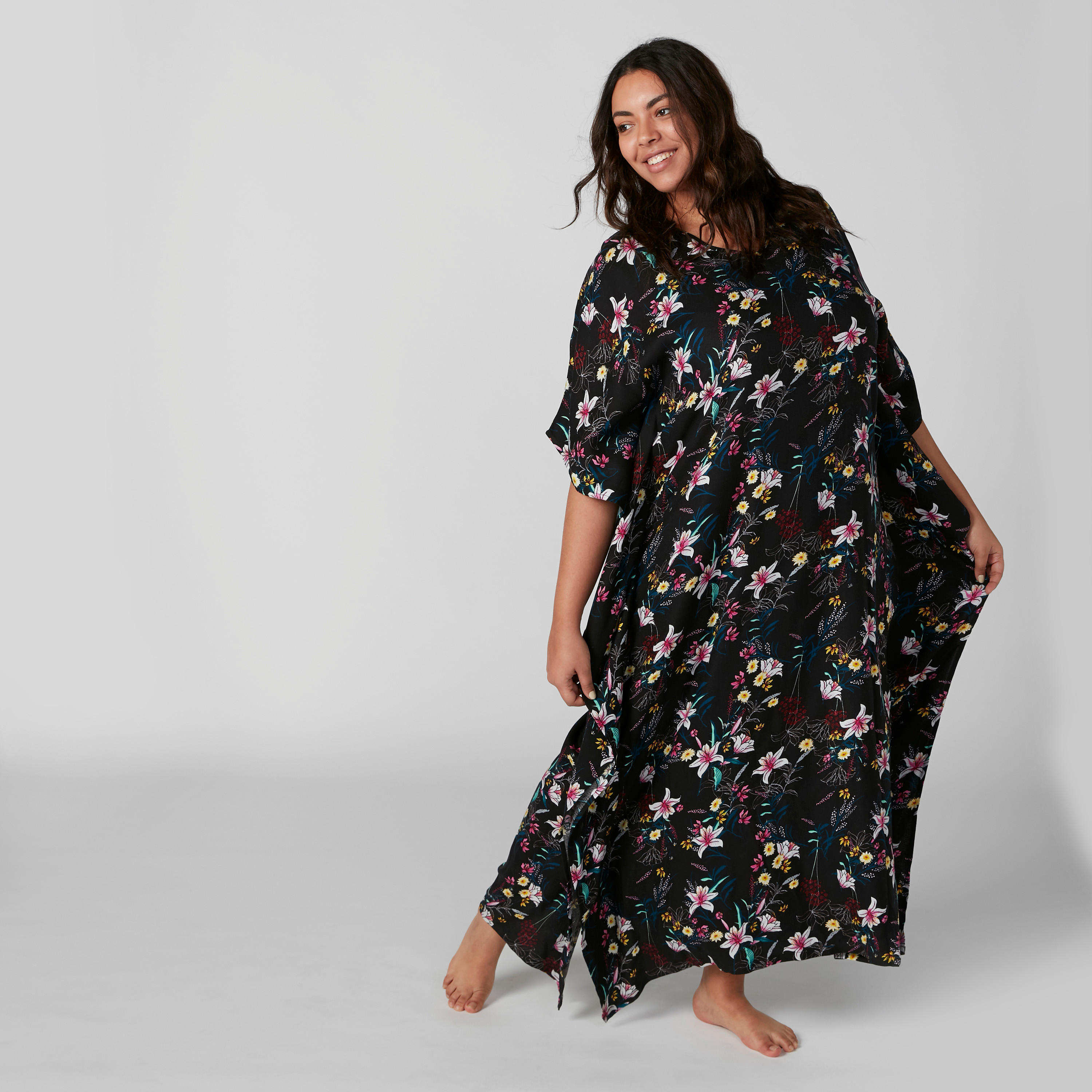 قميص نوم طويل بياقة V وطبعات أزهار-women-clothing-nightwear-nighties-image-3