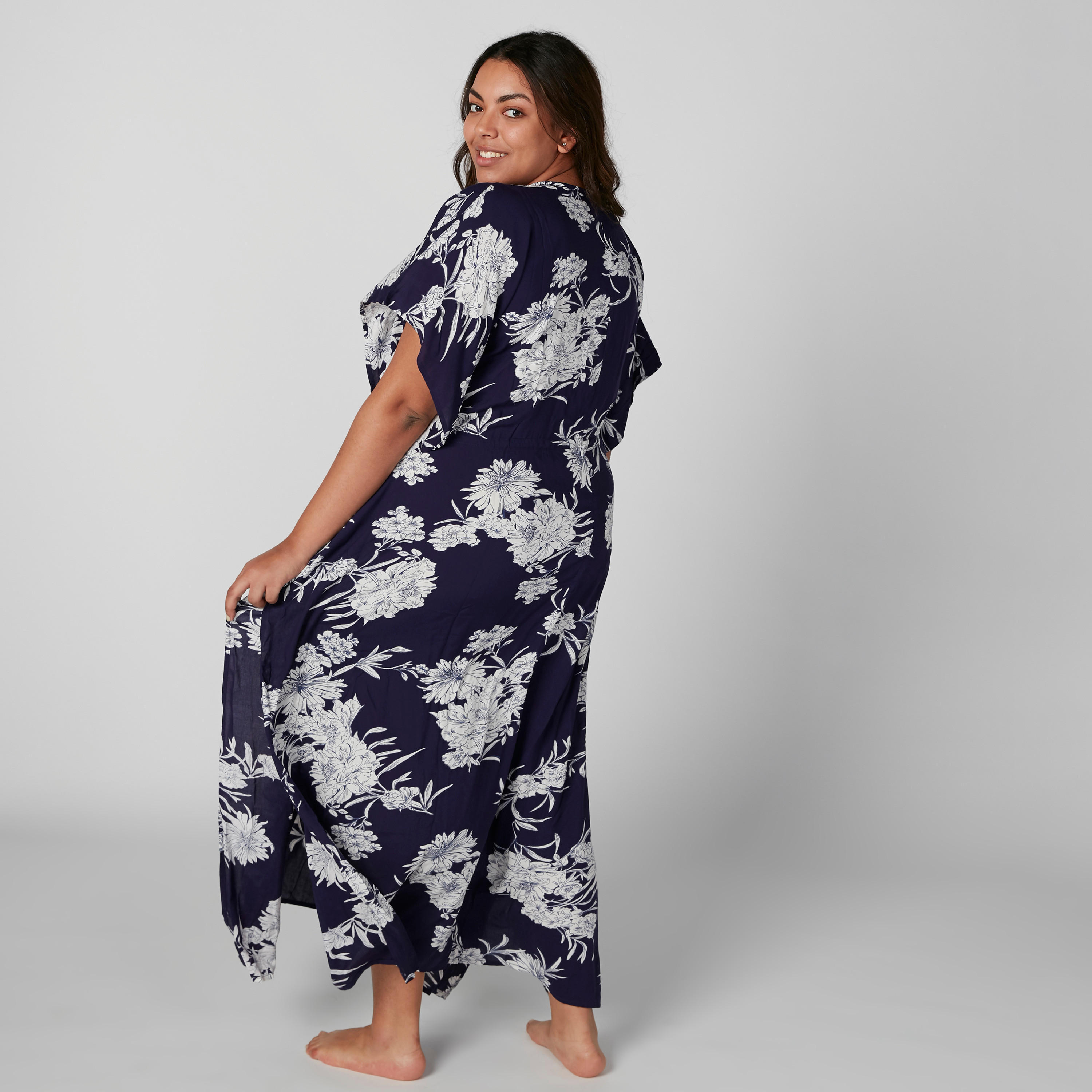 قميص نوم طويل بياقة V وأكمام قصيرة وطبعات زهرية-women-clothing-nightwear-nighties-image-2