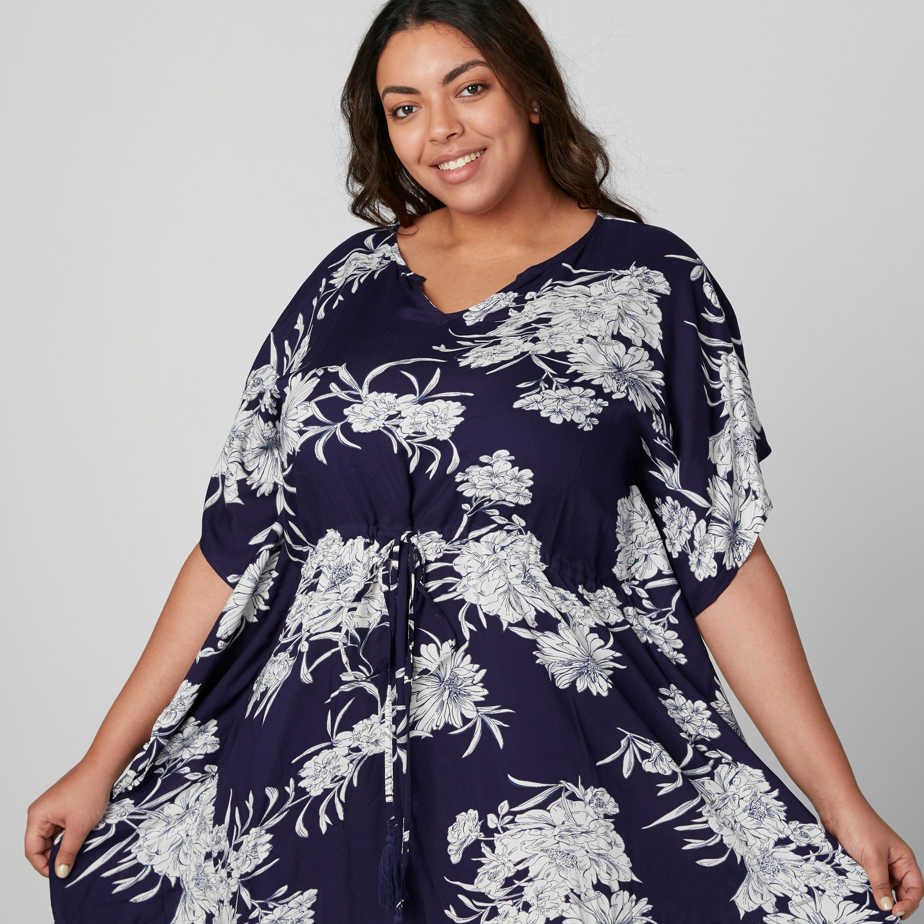 قميص نوم طويل بياقة V وأكمام قصيرة وطبعات زهرية-women-clothing-nightwear-nighties-image-3