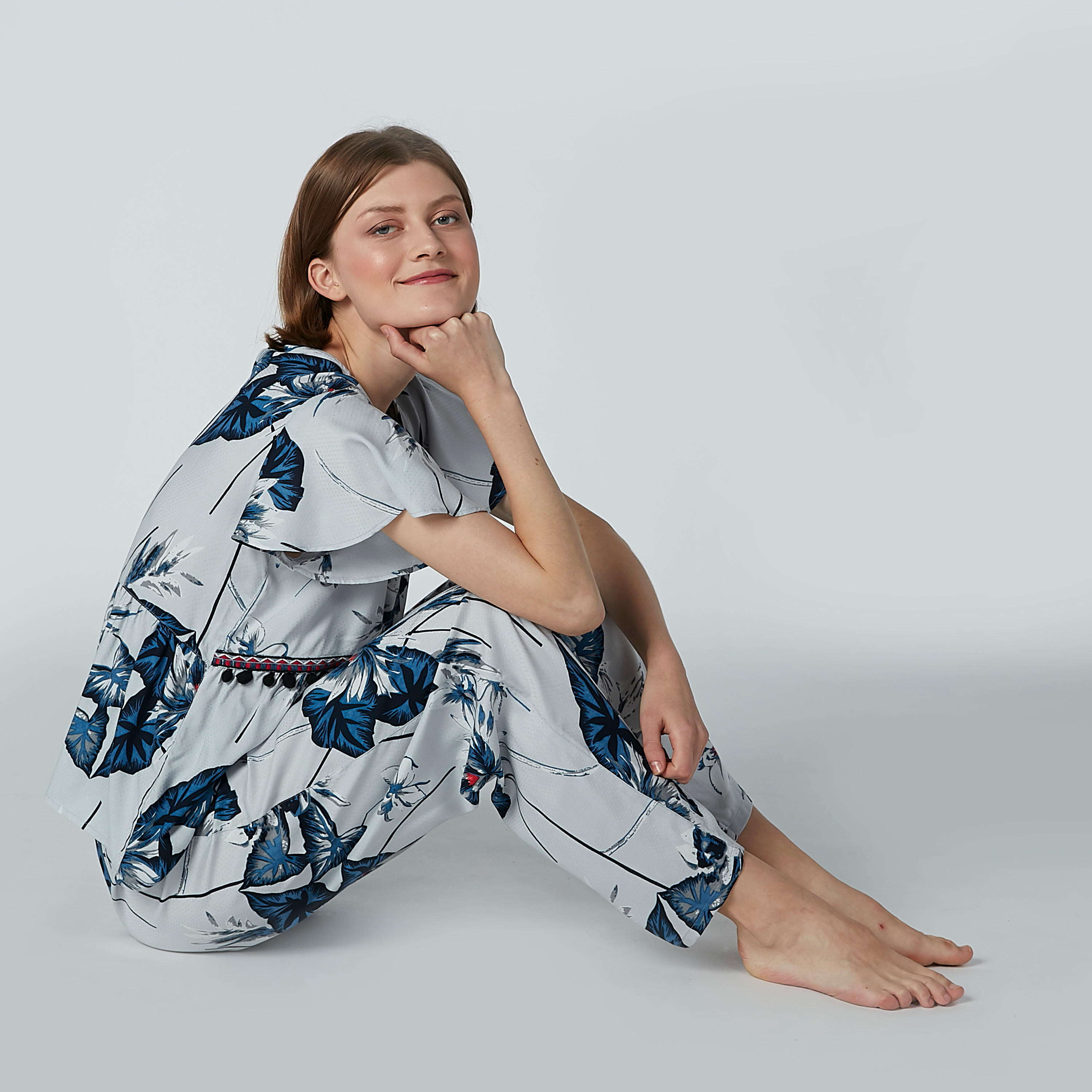 طقم بنطال بيجاما وبلوزة بأكمام كاب وطبعات-women-clothing-nightwear-pyjamas-longsets-image-1