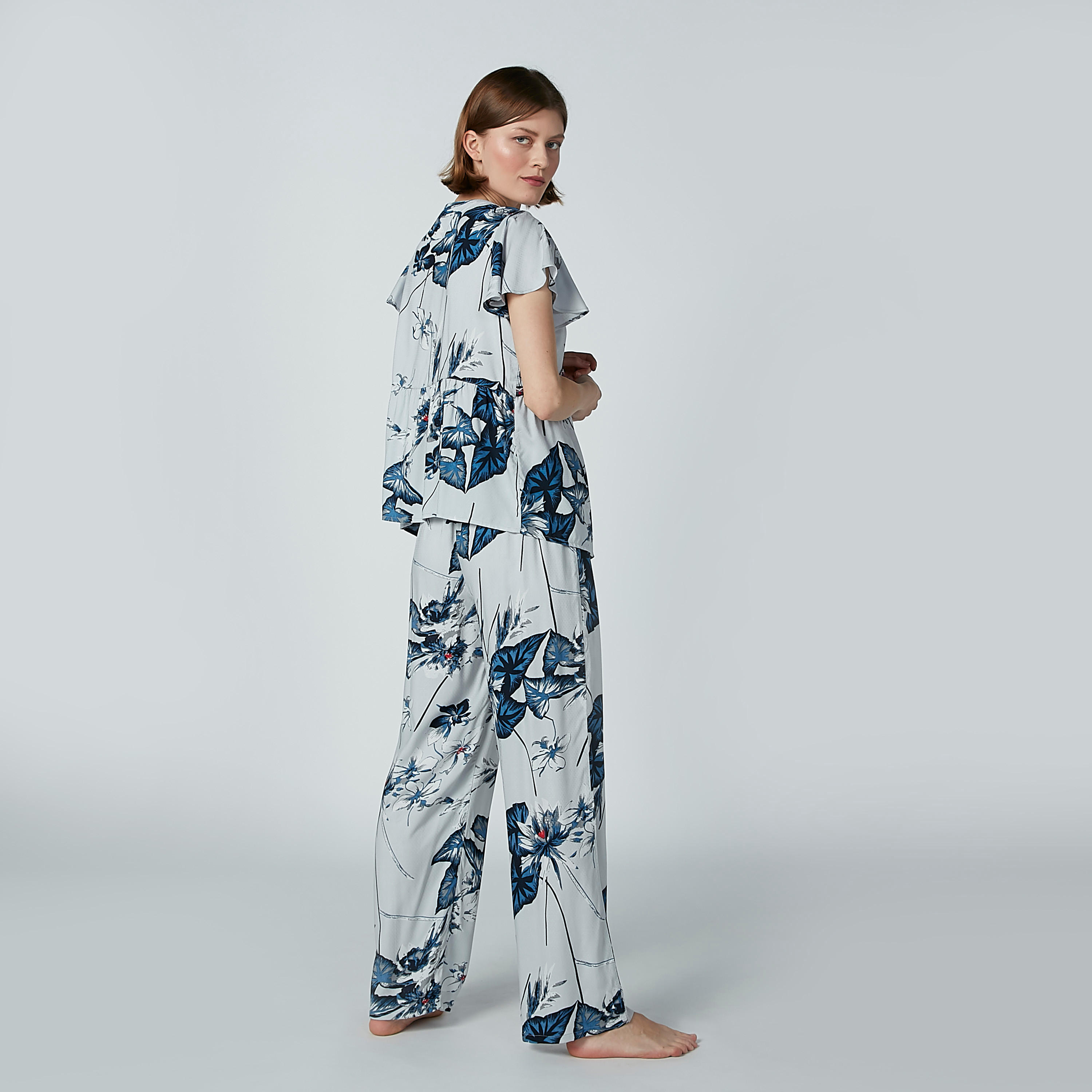 طقم بنطال بيجاما وبلوزة بأكمام كاب وطبعات-women-clothing-nightwear-pyjamas-longsets-image-3