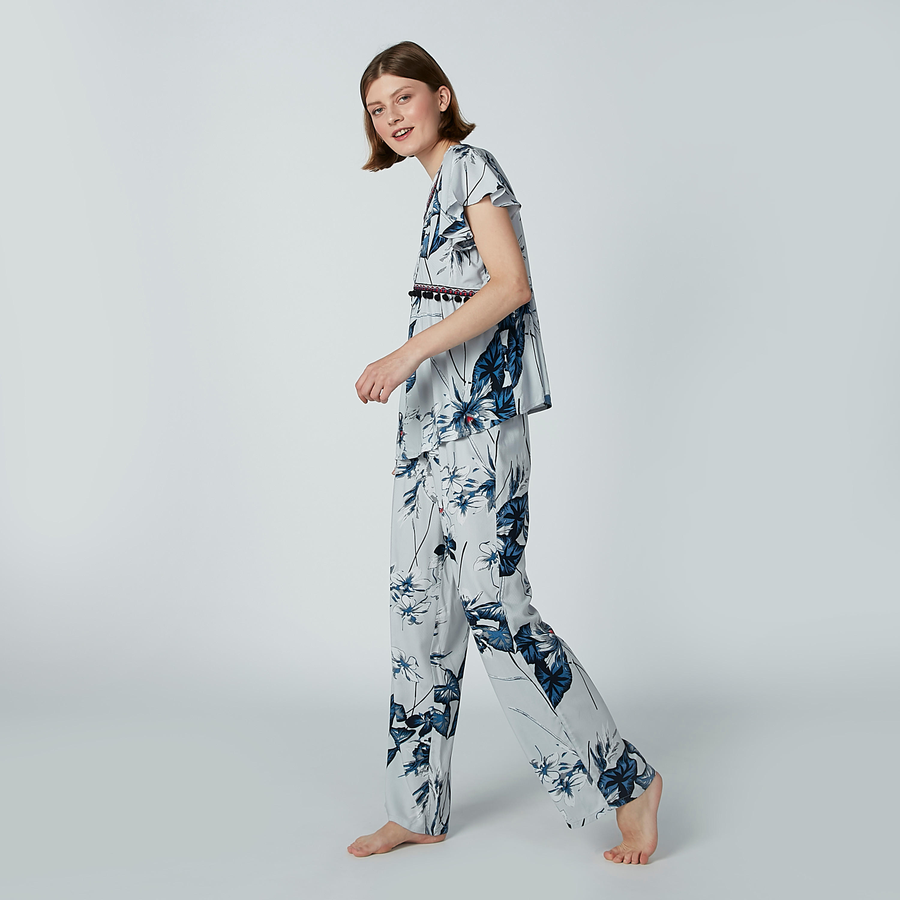 طقم بنطال بيجاما وبلوزة بأكمام كاب وطبعات-women-clothing-nightwear-pyjamas-longsets-image-4