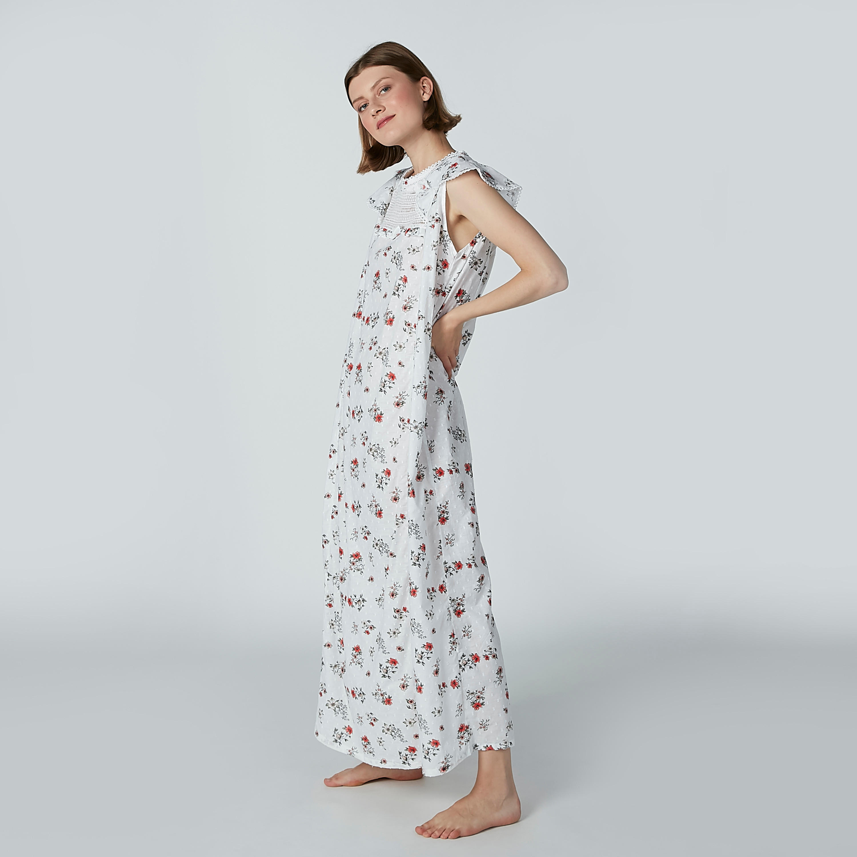 قميص نوم بتفاصيل دانتيل وكشكش وطبعات-women-clothing-nightwear-nighties-image-1