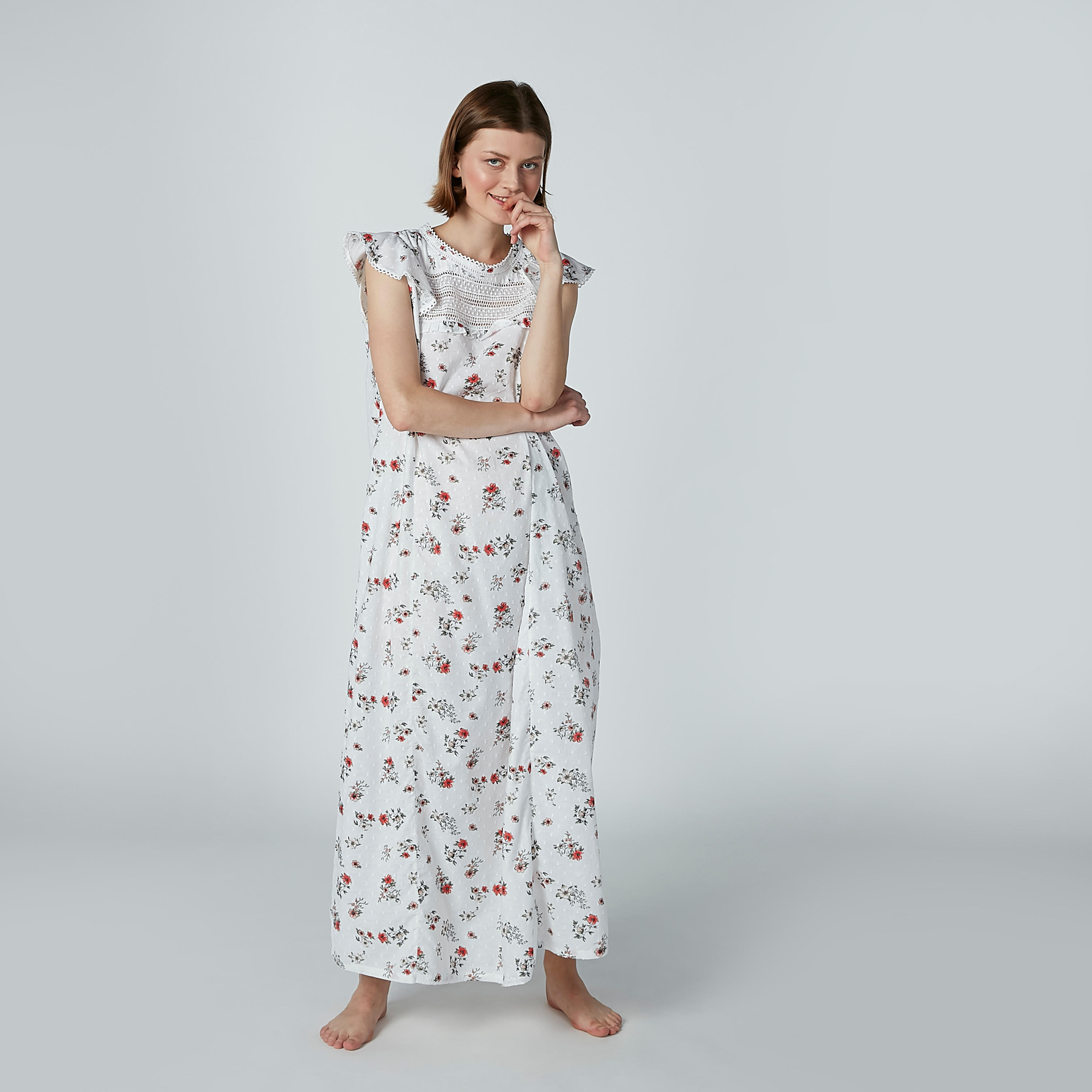 قميص نوم بتفاصيل دانتيل وكشكش وطبعات-women-clothing-nightwear-nighties-image-4