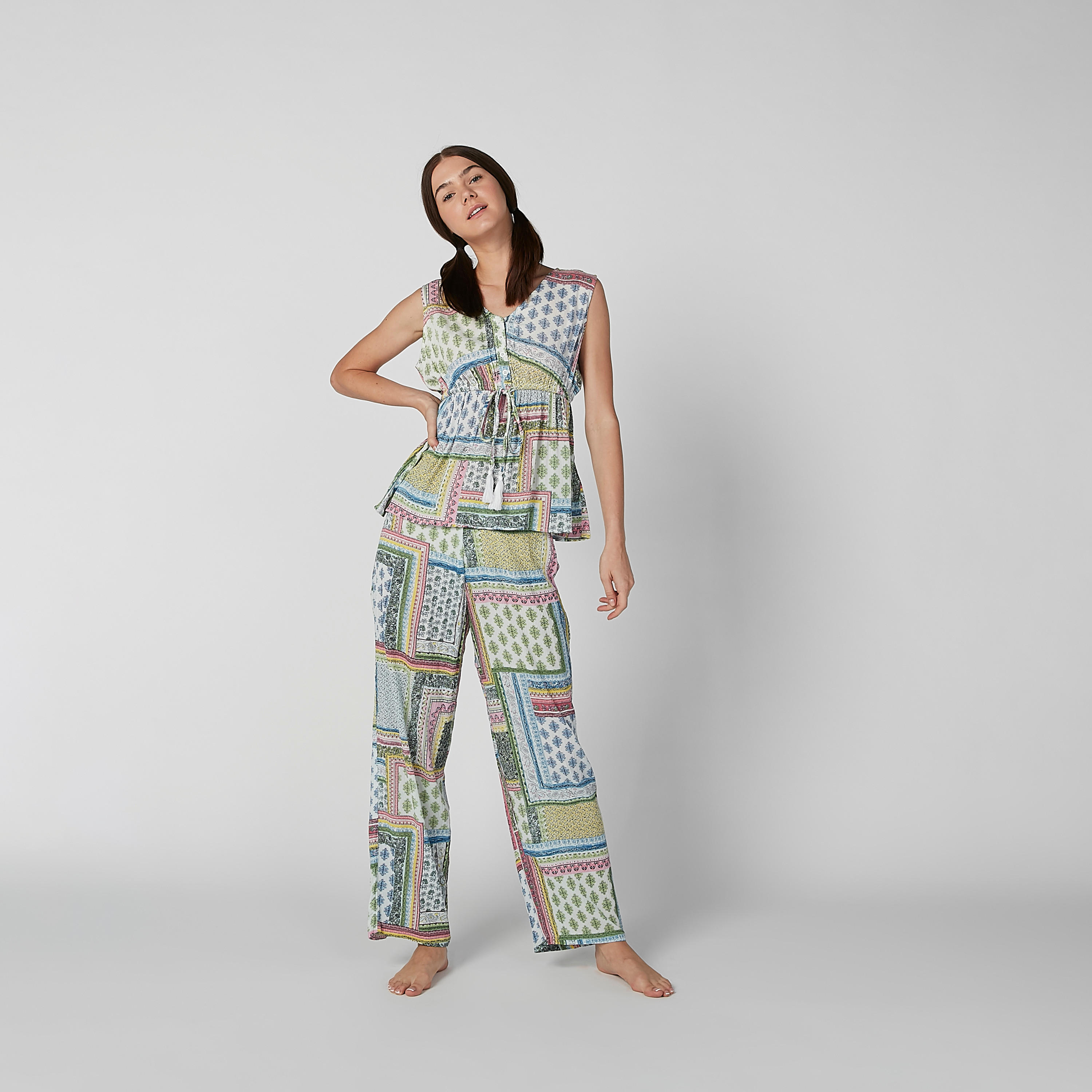 طقم بنطال بيجاما طويل وبلوزة دون أكمام برباط وطبعات-women-clothing-nightwear-pyjamas-longsets-image-2
