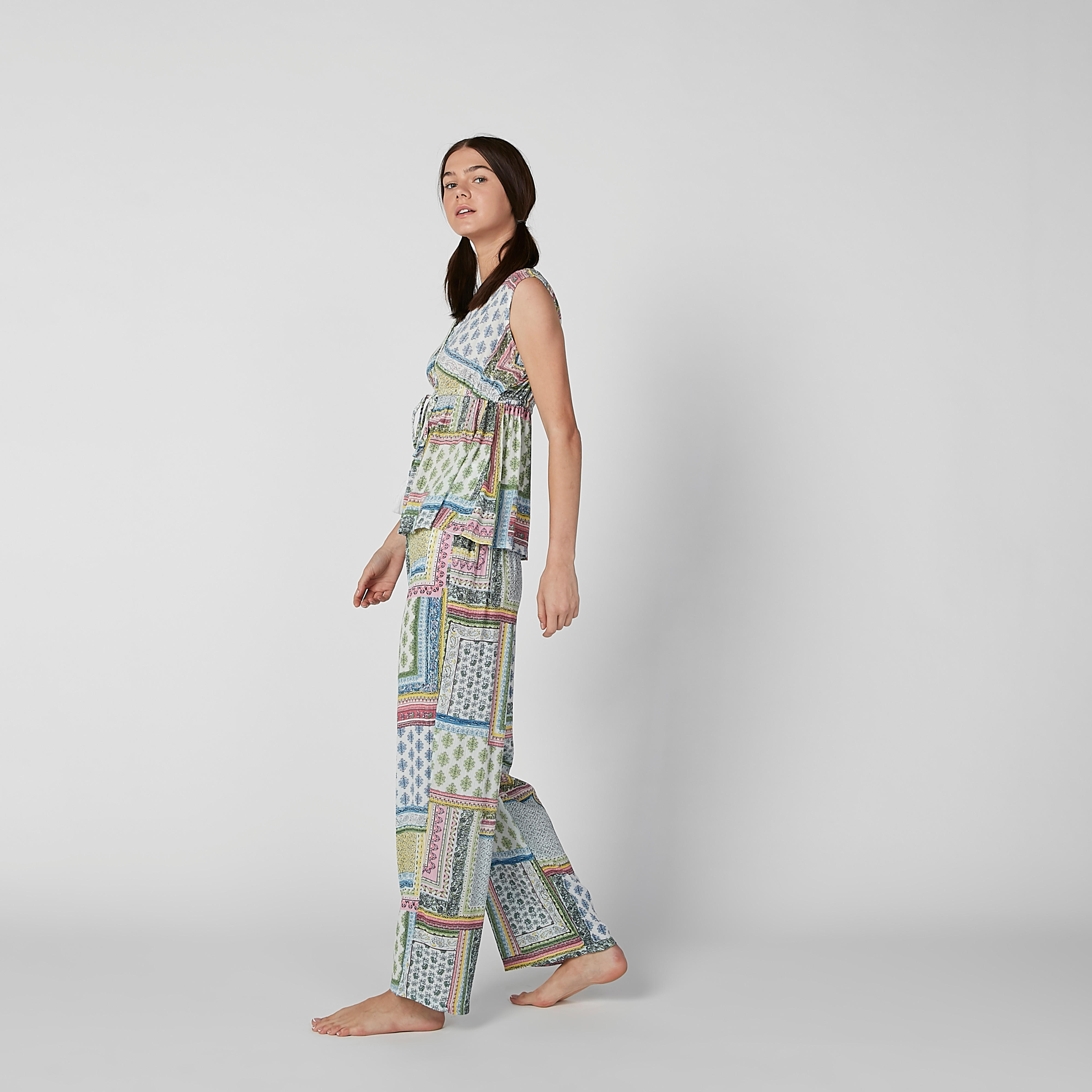 طقم بنطال بيجاما طويل وبلوزة دون أكمام برباط وطبعات-women-clothing-nightwear-pyjamas-longsets-image-5