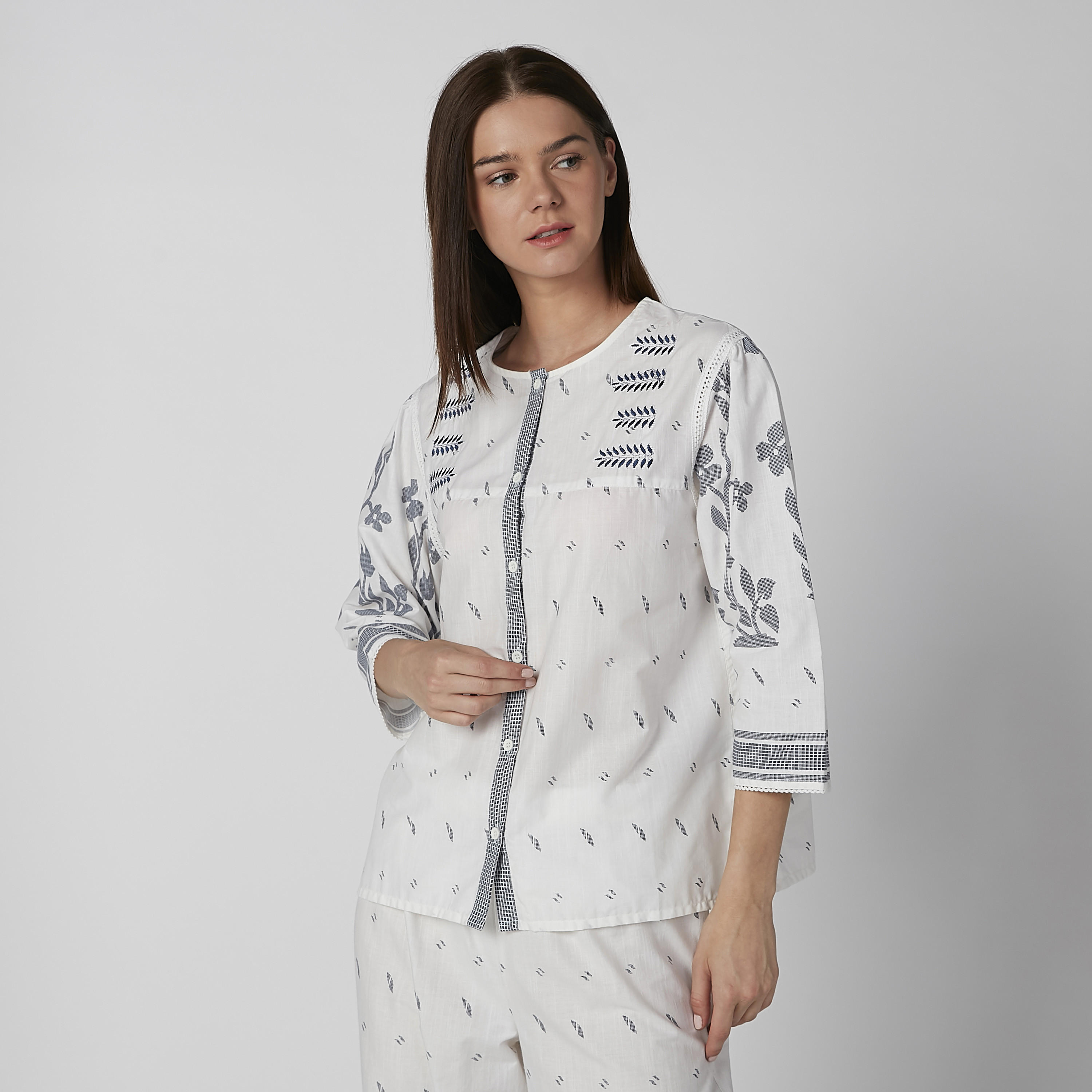 طقم بيجاما تيشيرت بأكمام 3/4 وبنطال طويل بطبعات-women-clothing-nightwear-pyjamas-longsets-image-2