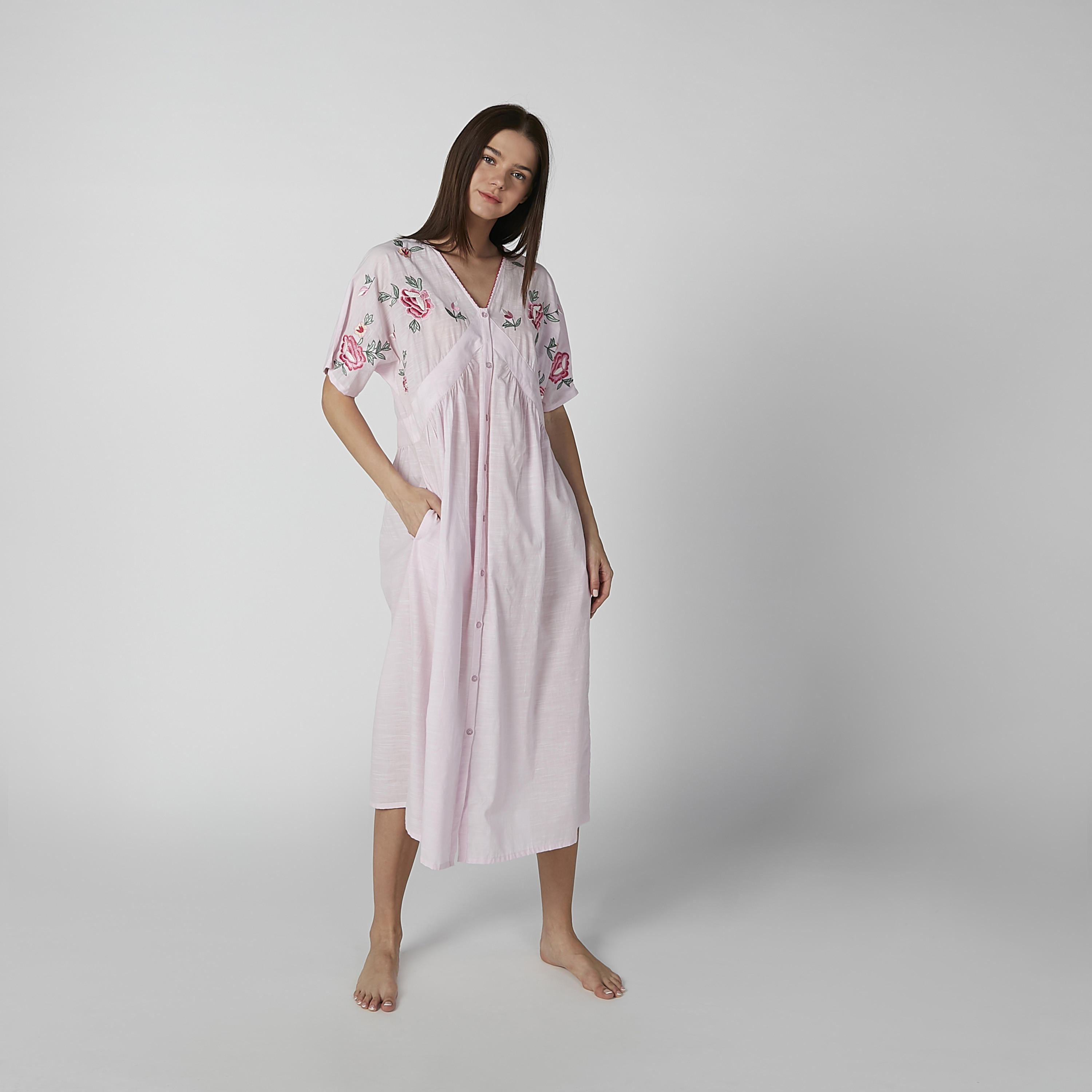 قميص نوم ميدي مطرز مع ياقة V وتفاصيل جيب-women-clothing-nightwear-nighties-image-4