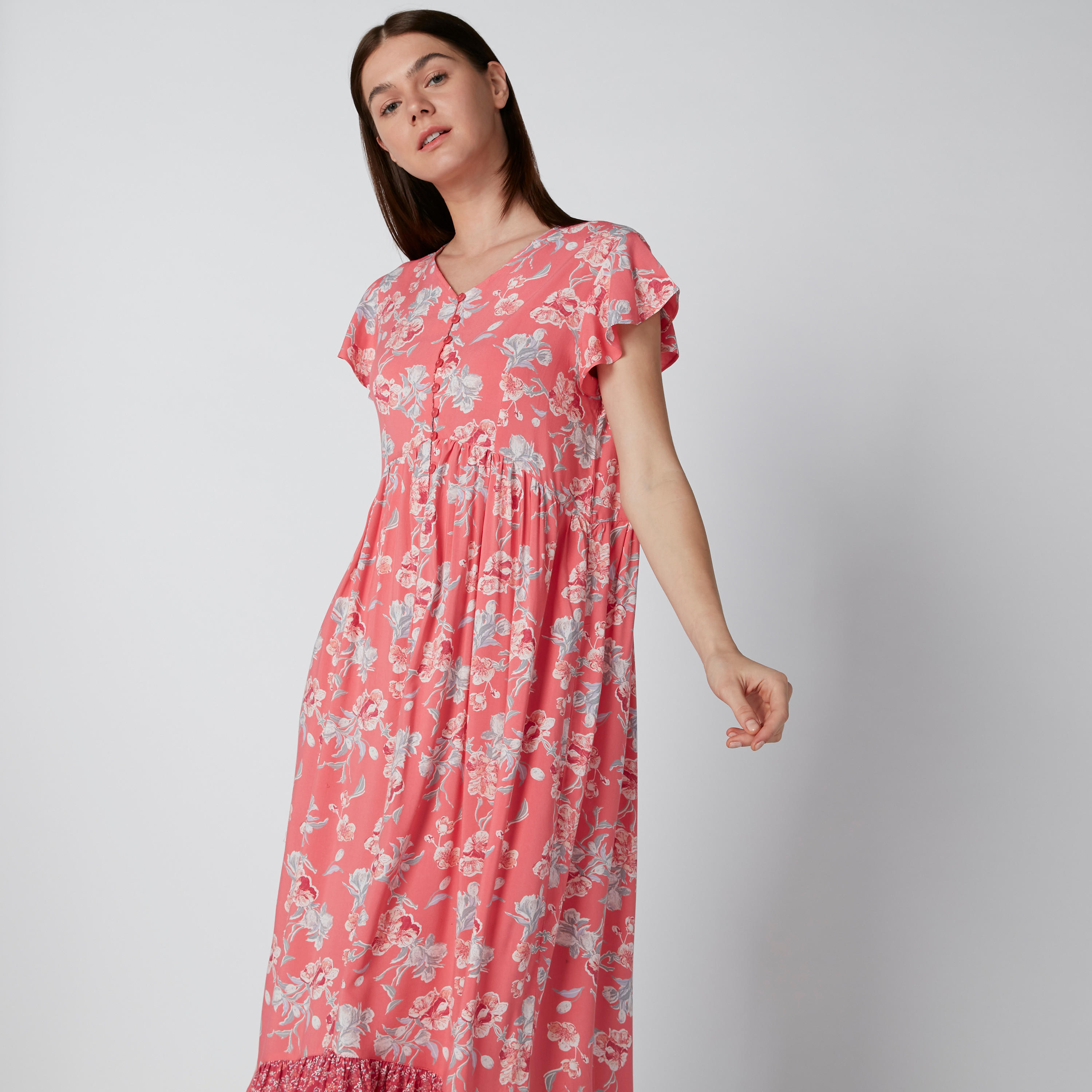 قميص نوم بأكمام كشكش وحواف غير مستوية وطبعات زهرية-women-clothing-nightwear-nighties-image-3