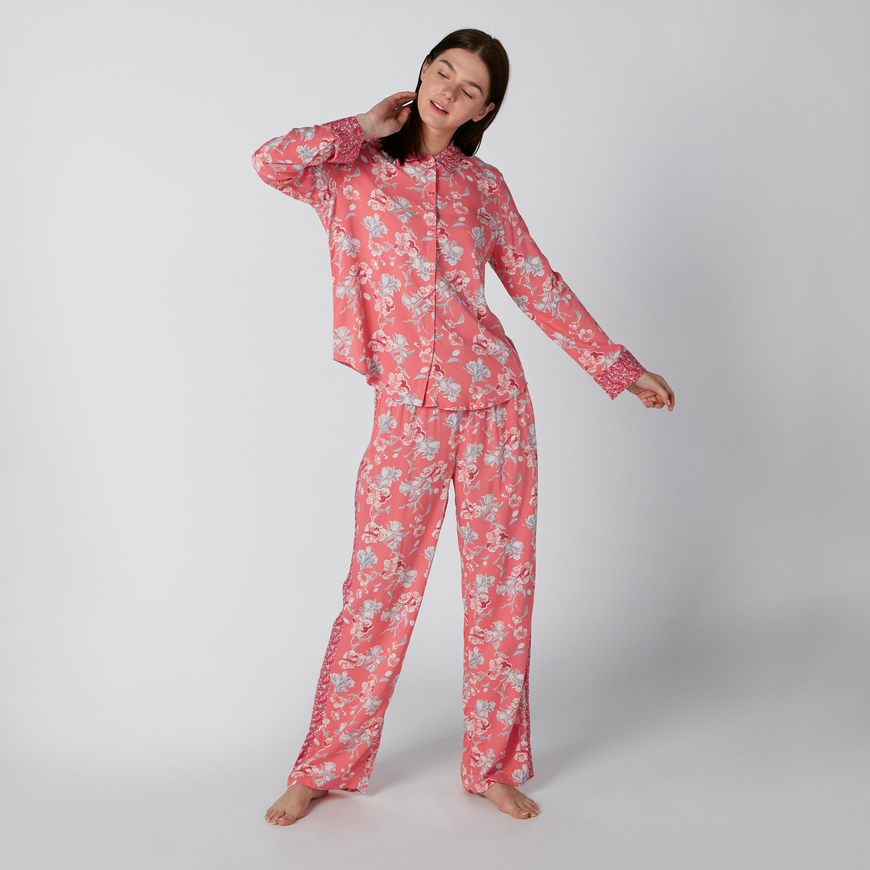 طقم بنطال بيجاما بشريطة وقميص بأكمام طويلة وطبعات-women-clothing-nightwear-pyjamas-longsets-image-1