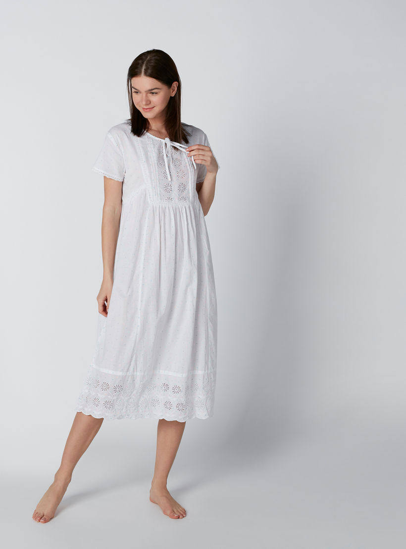 قميص نوم متوسط الطول بتفاصيل شيفلي ودانتيل وطبعات-women-clothing-nightwear-nighties-image-1