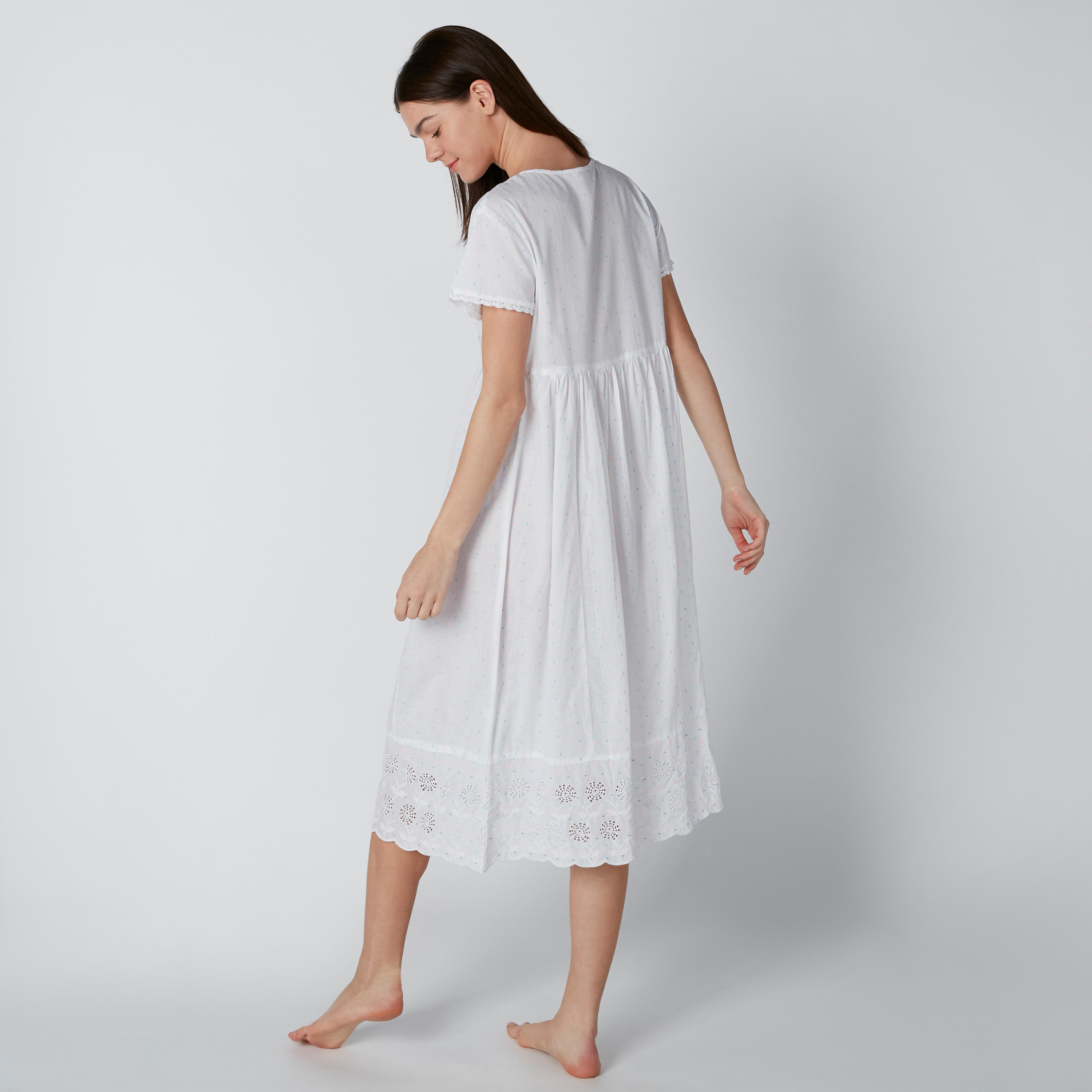 قميص نوم متوسط الطول بتفاصيل شيفلي ودانتيل وطبعات-women-clothing-nightwear-nighties-image-2