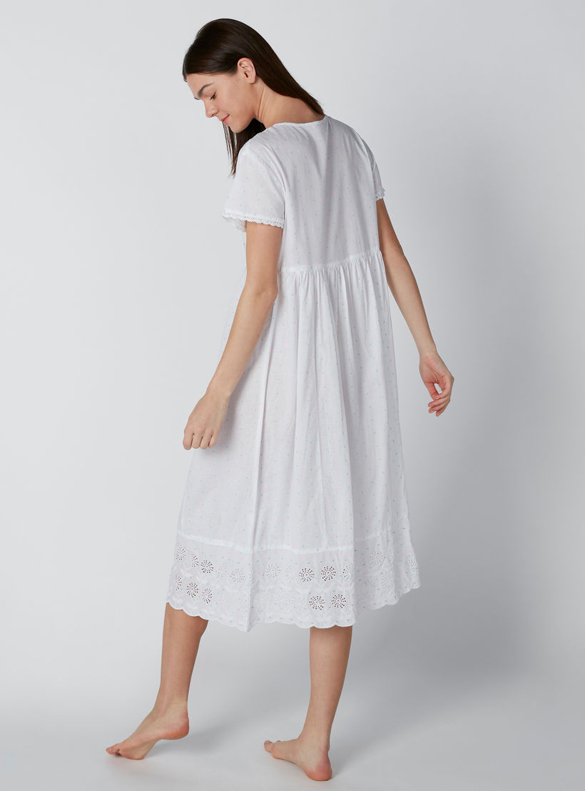 قميص نوم متوسط الطول بتفاصيل شيفلي ودانتيل وطبعات-women-clothing-nightwear-nighties-image-2