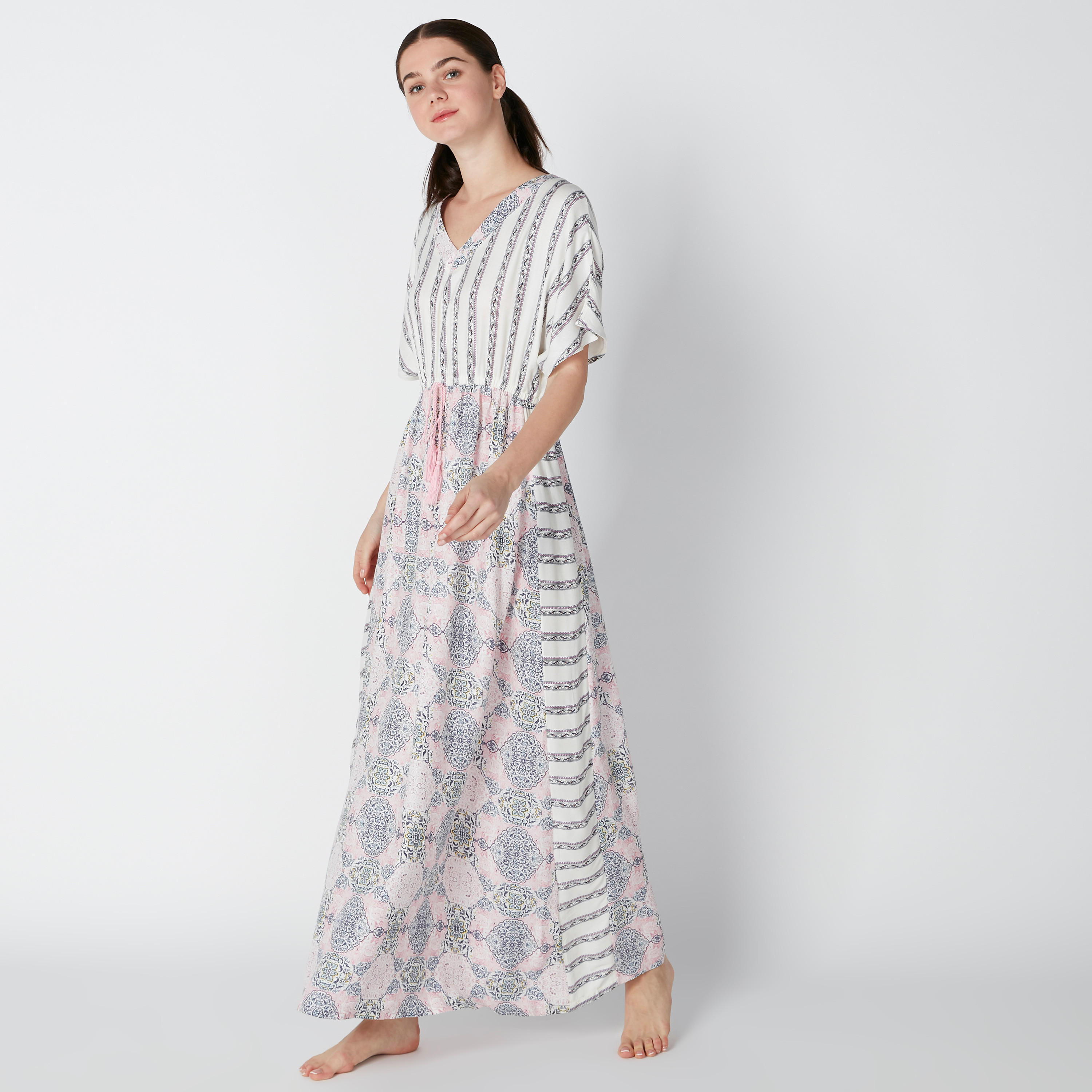 قميص نوم بياقة V ورباط وطبعات-women-clothing-nightwear-nighties-image-1