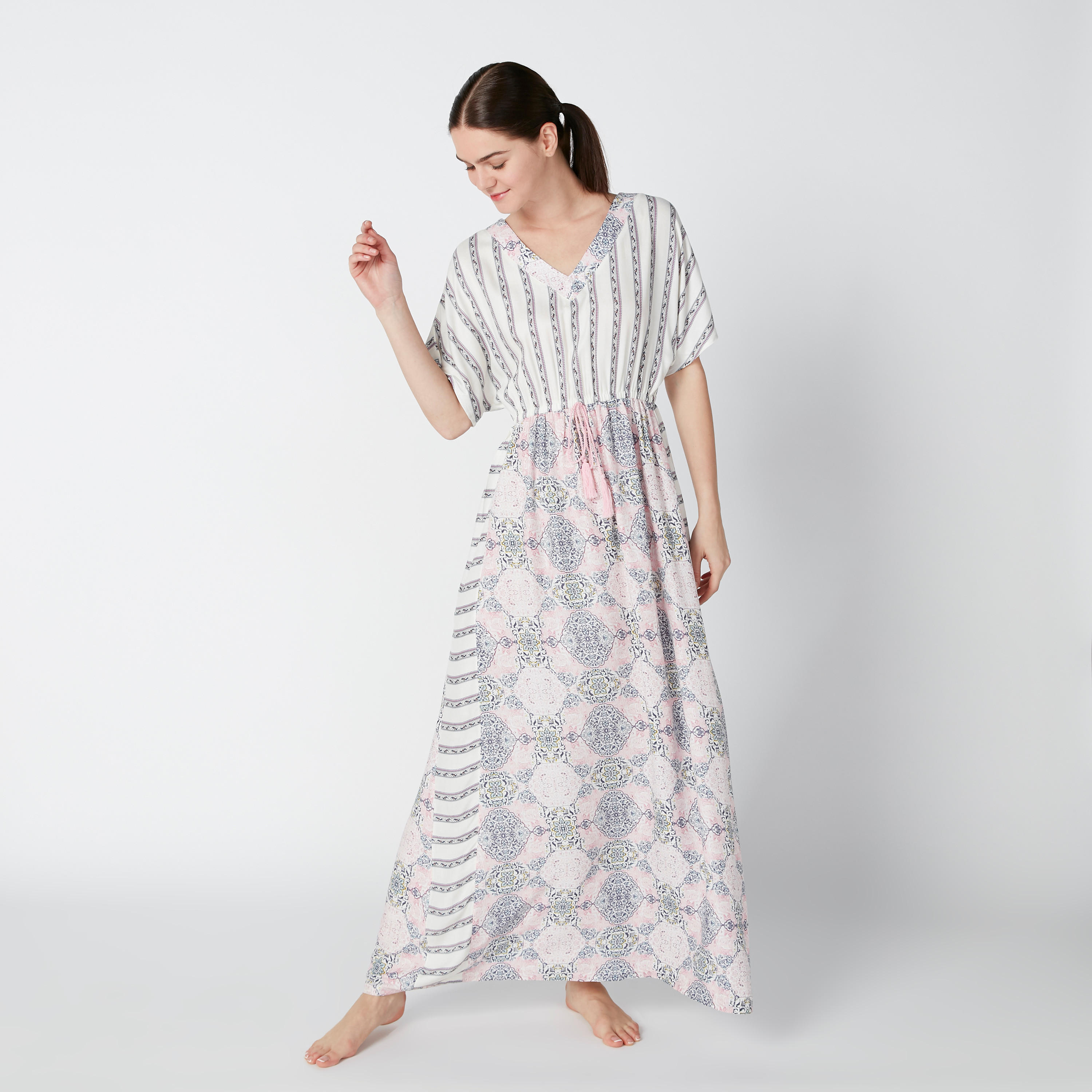 قميص نوم بياقة V ورباط وطبعات-women-clothing-nightwear-nighties-image-3