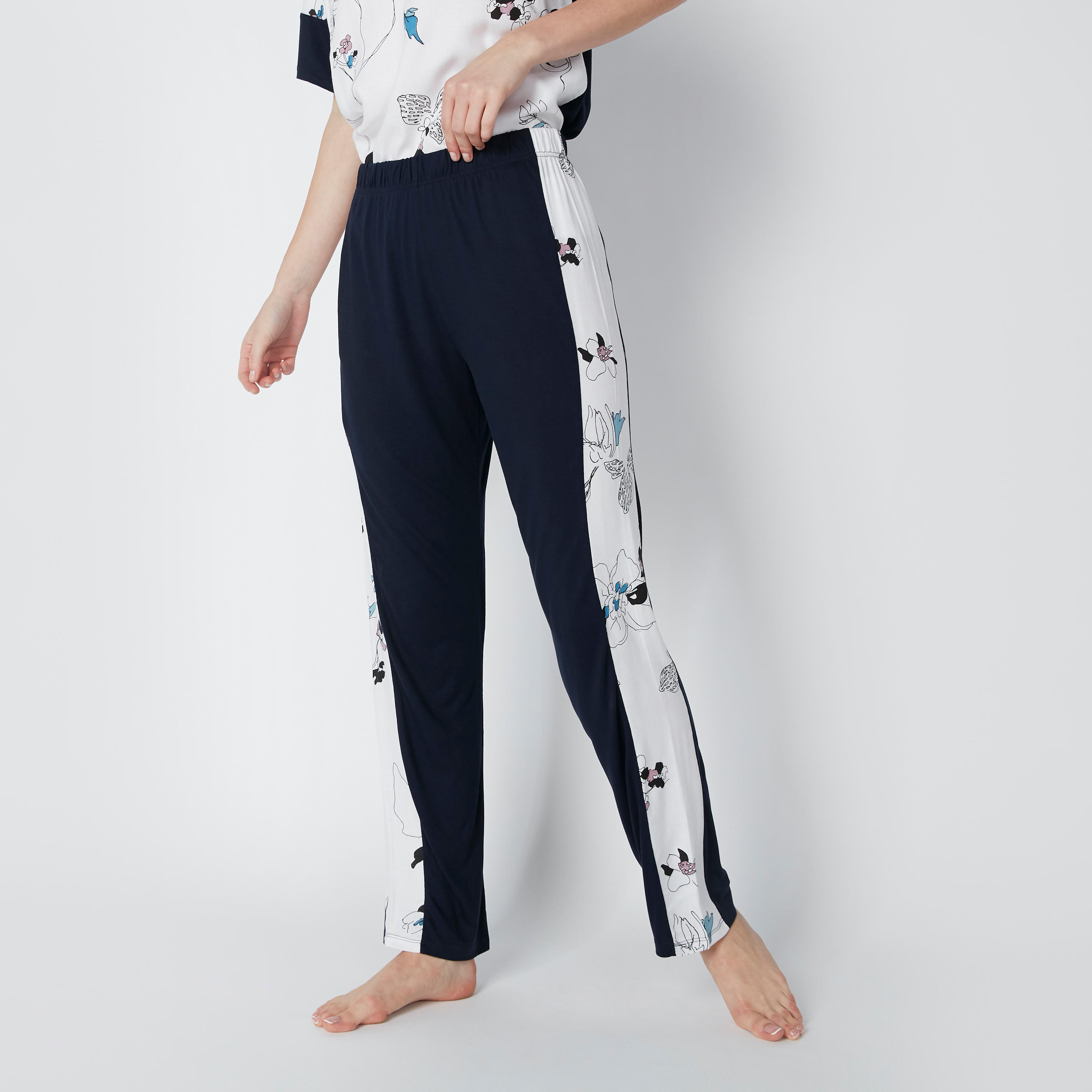 طقم بنطال بيجاما وتيشيرت بأكتاف منسدلة وطبعات زهرية-women-clothing-nightwear-pyjamas-longsets-image-4