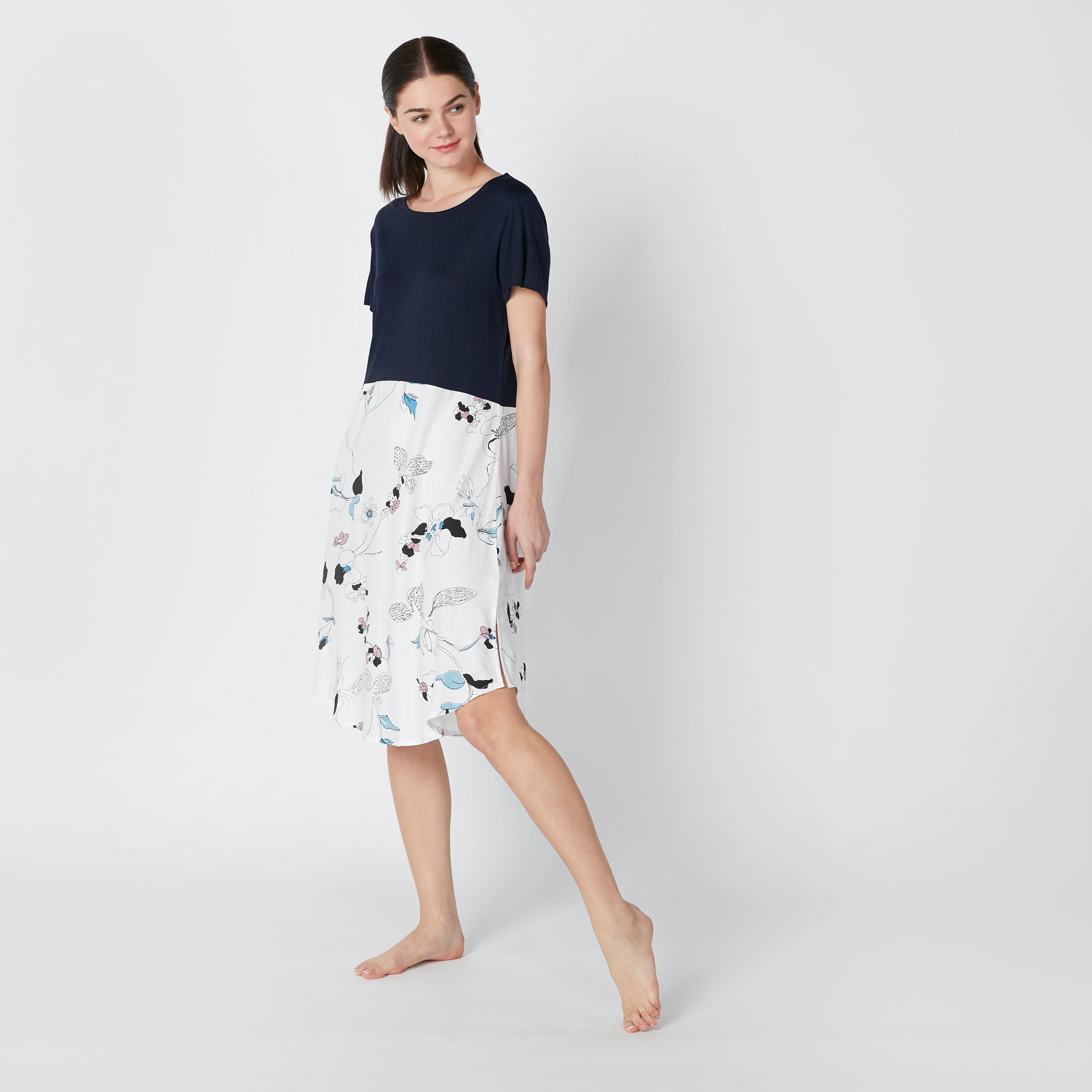 قميص نوم بأكمام قصيرة وطبعات زهرية-women-clothing-nightwear-nighties-image-3