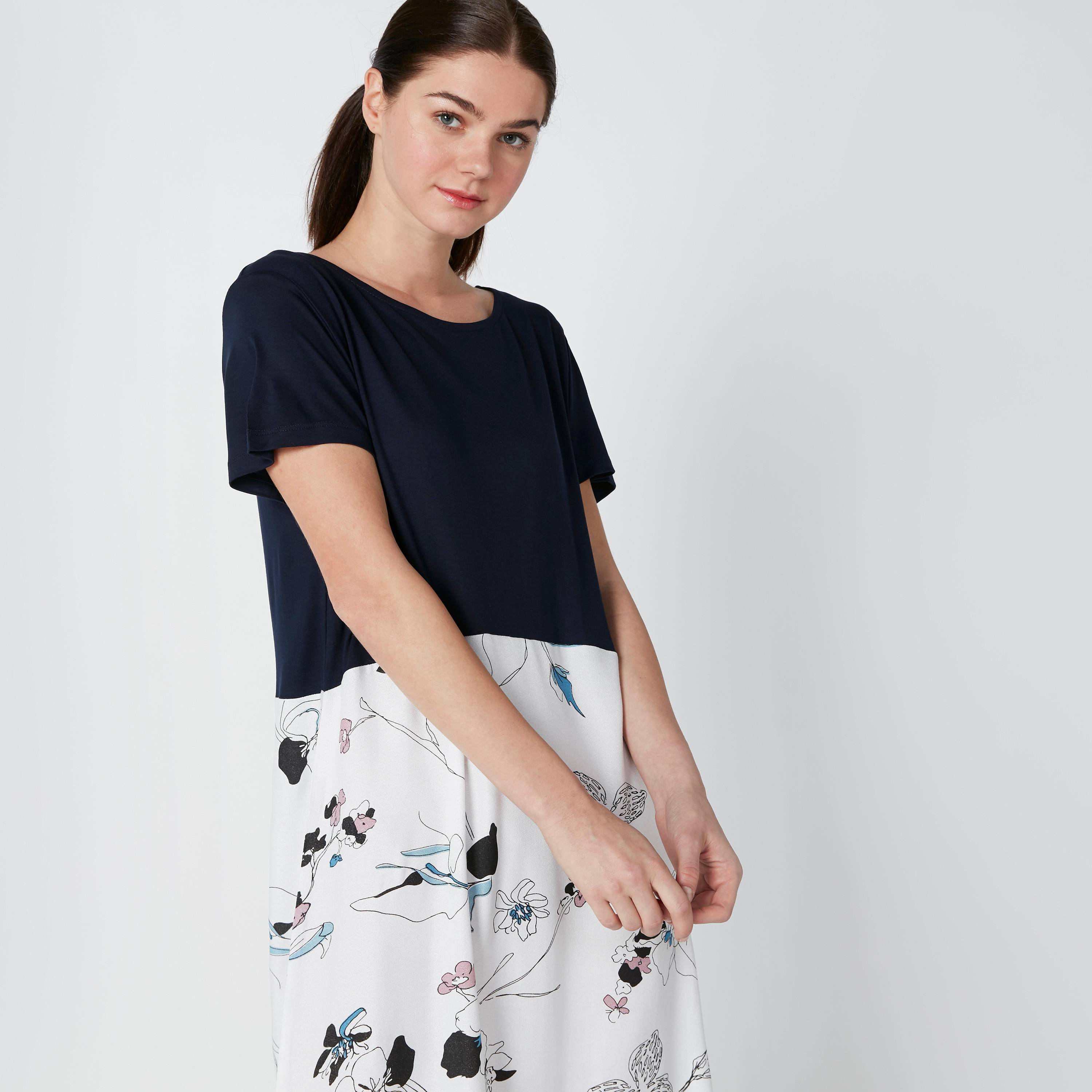قميص نوم بأكمام قصيرة وطبعات زهرية-women-clothing-nightwear-nighties-image-4