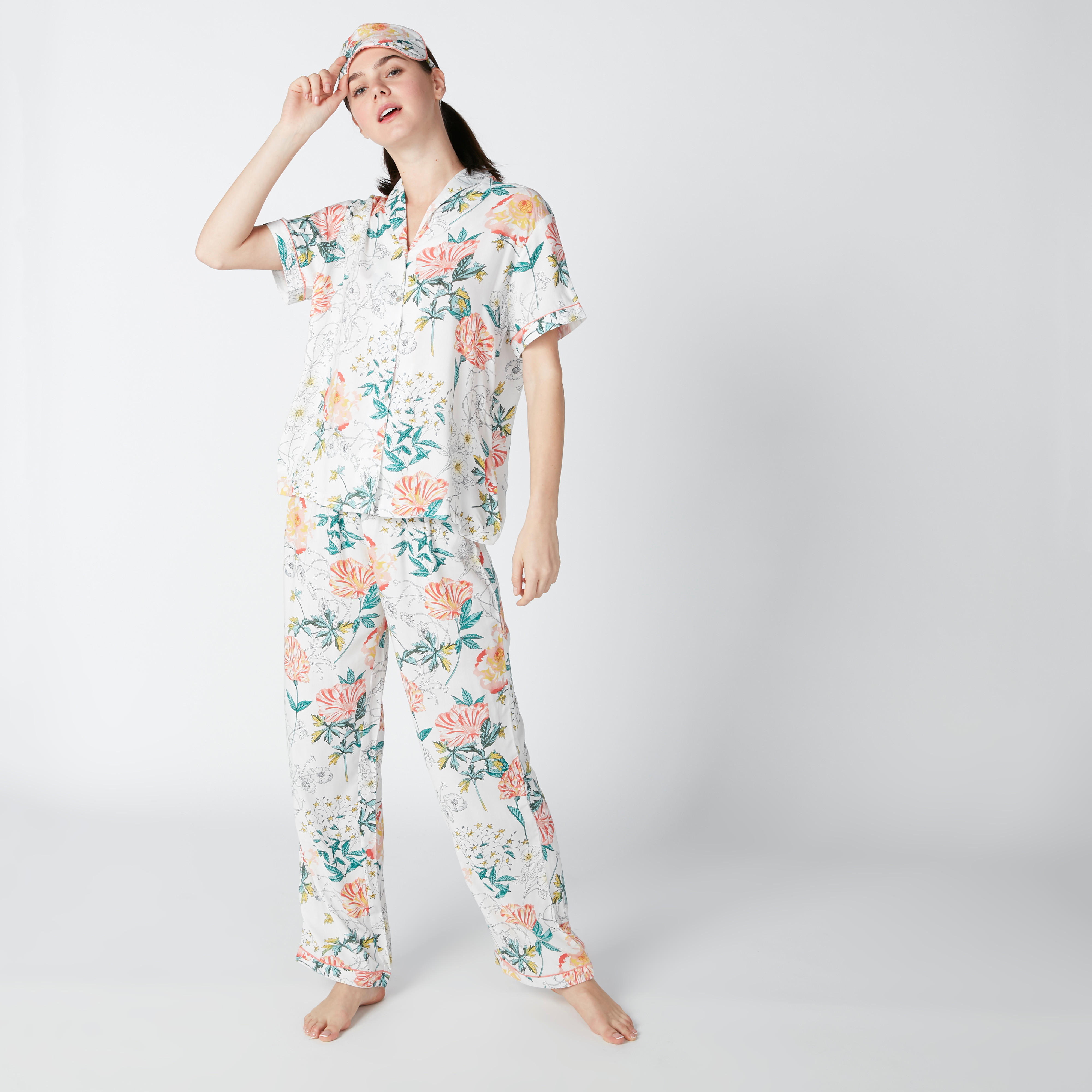 طقم ملابس نوم 3 قطع بطبعات زهرية-women-clothing-nightwear-pyjamas-longsets-image-1