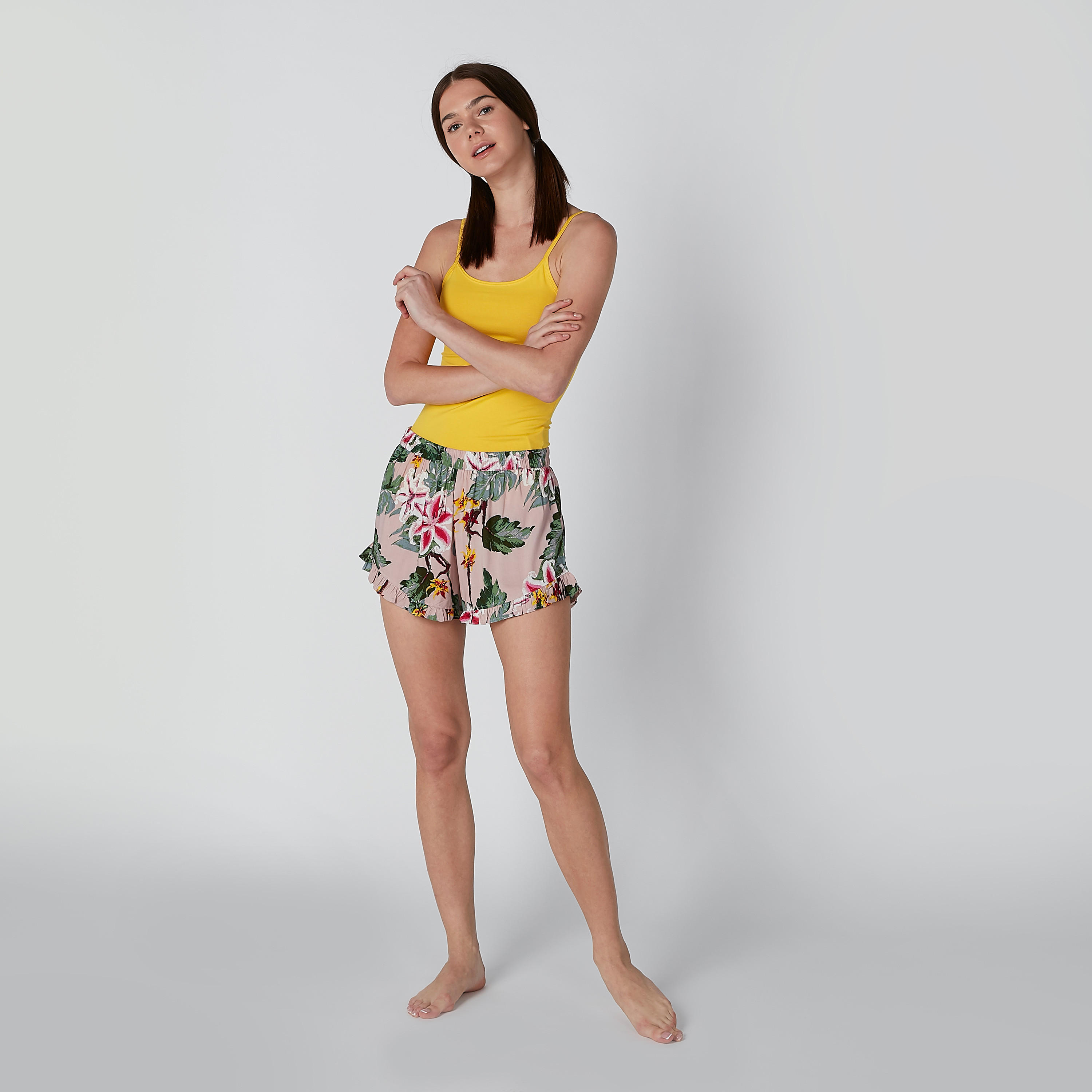 شورت بخصر مطّاطي وتفاصيل كشكش - طقم من قطعتين-women-clothing-nightwear-pyjamas-bottoms-image-1