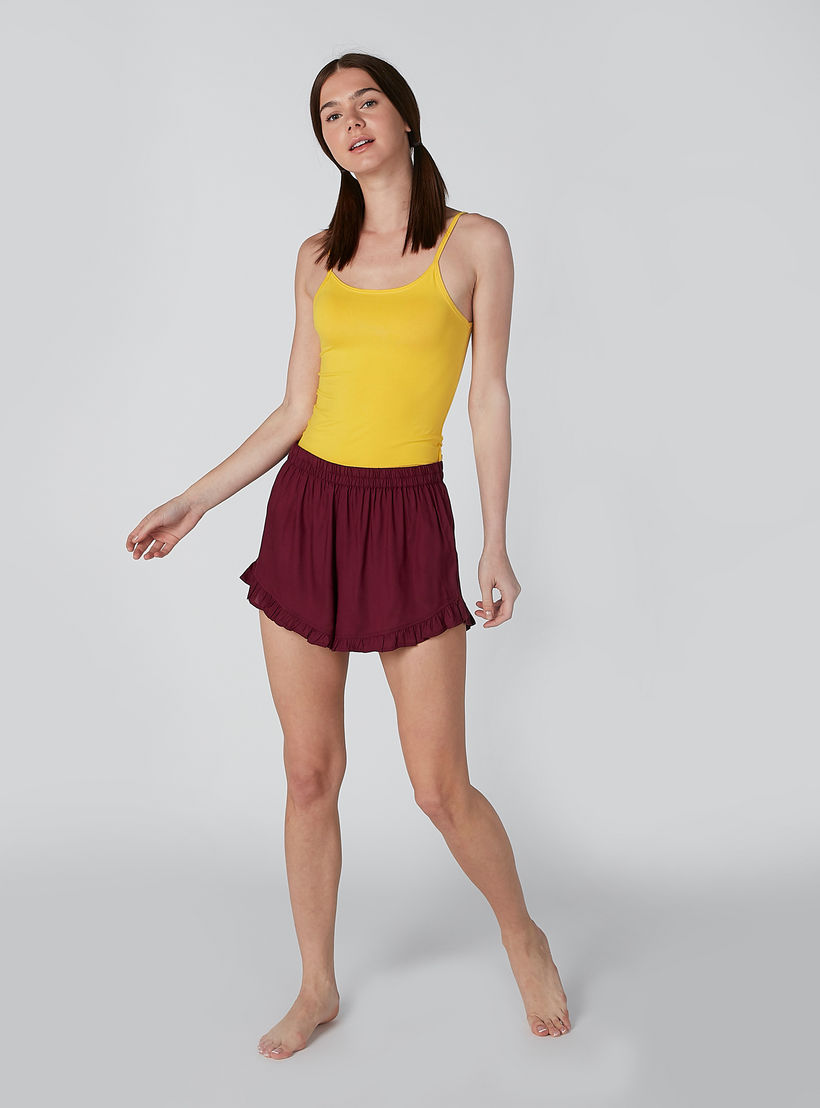 شورت بخصر مطّاطي وتفاصيل كشكش - طقم من قطعتين-women-clothing-nightwear-pyjamas-bottoms-image-2