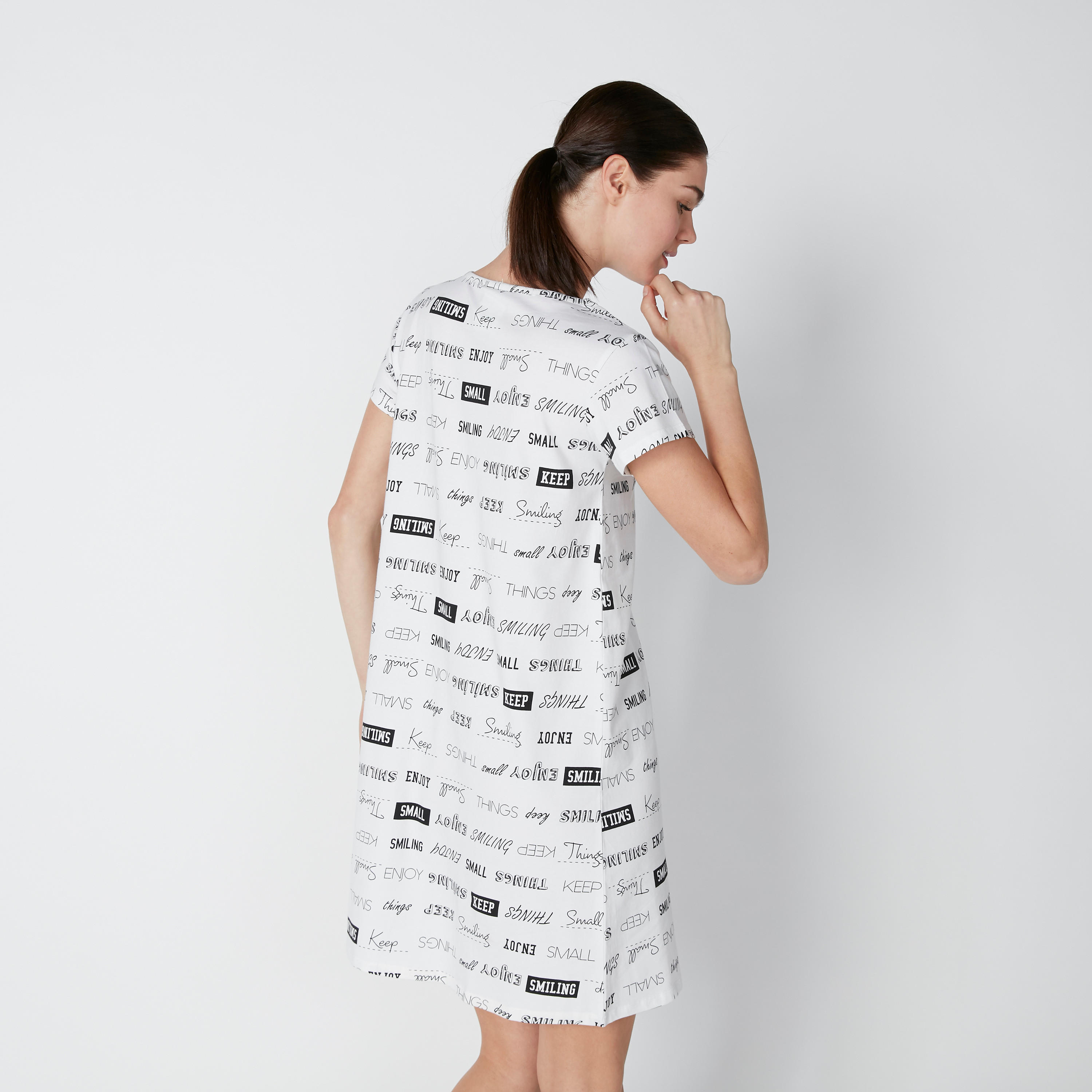 قميص نوم بأكمام قصيرة وطبعات - طقم من قطعتين-women-clothing-nightwear-nighties-image-4