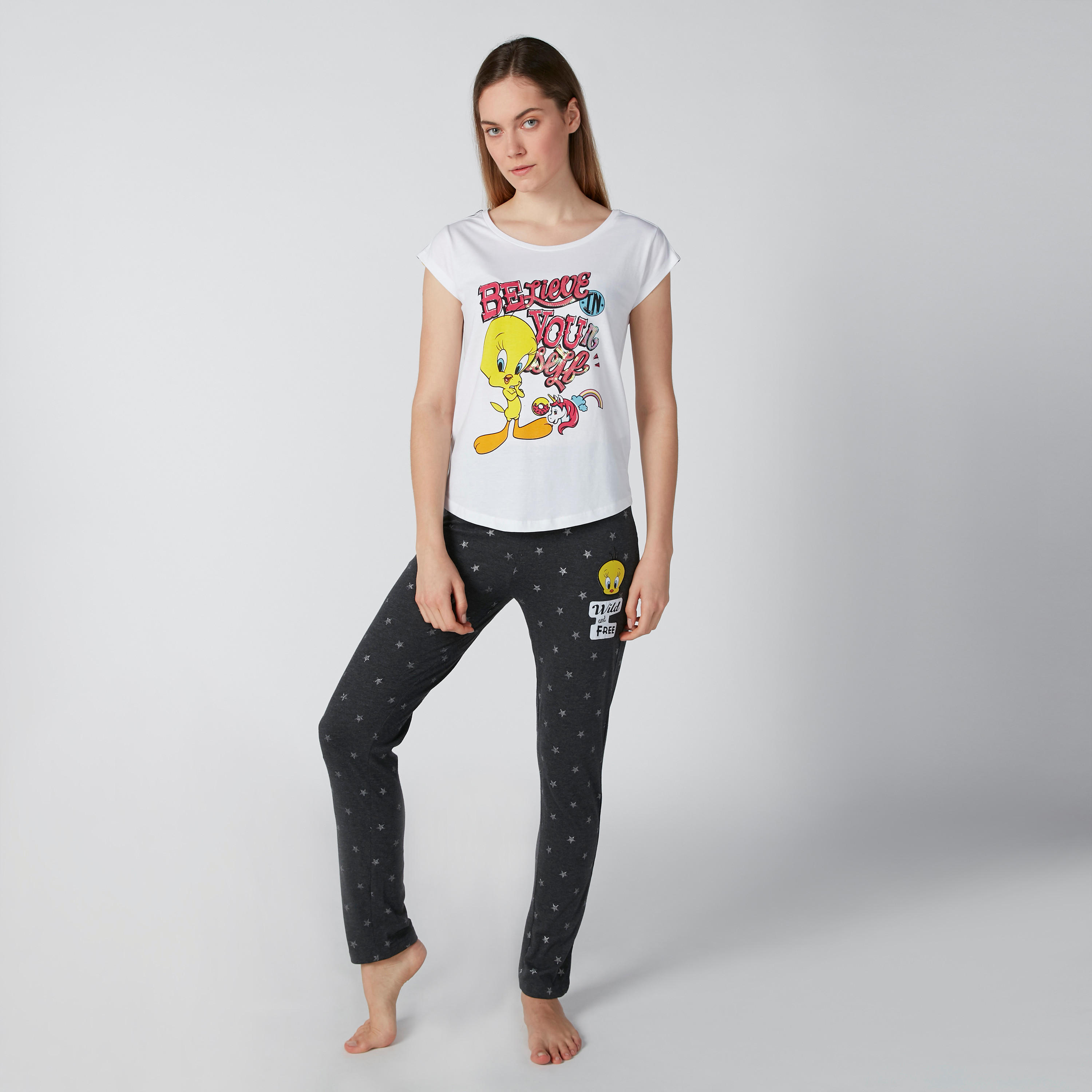 طقم بنطال بيجاما وتيشيرت بطبعات جرافيك-women-clothing-nightwear-pyjamas-longsets-image-1