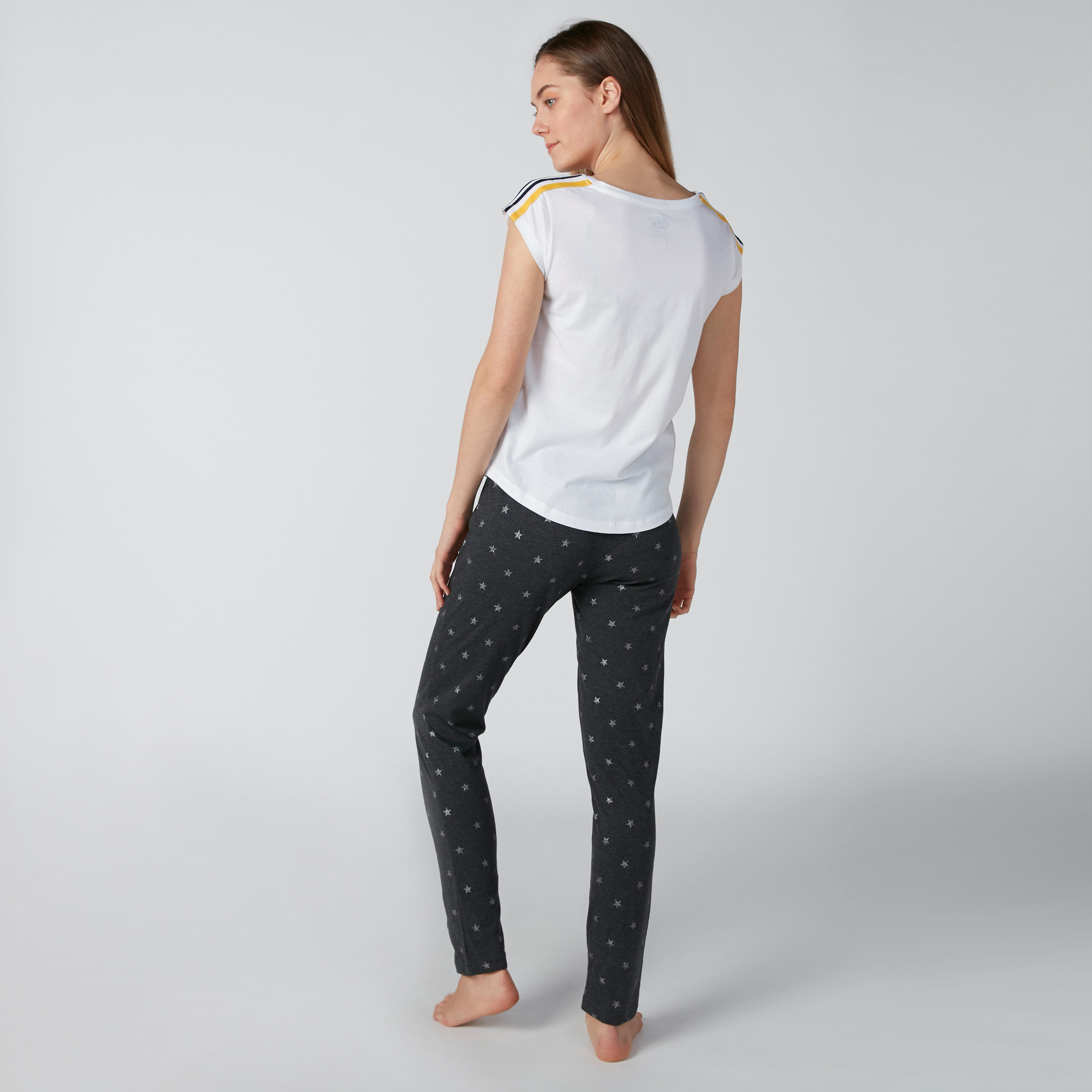 طقم بنطال بيجاما وتيشيرت بطبعات جرافيك-women-clothing-nightwear-pyjamas-longsets-image-2