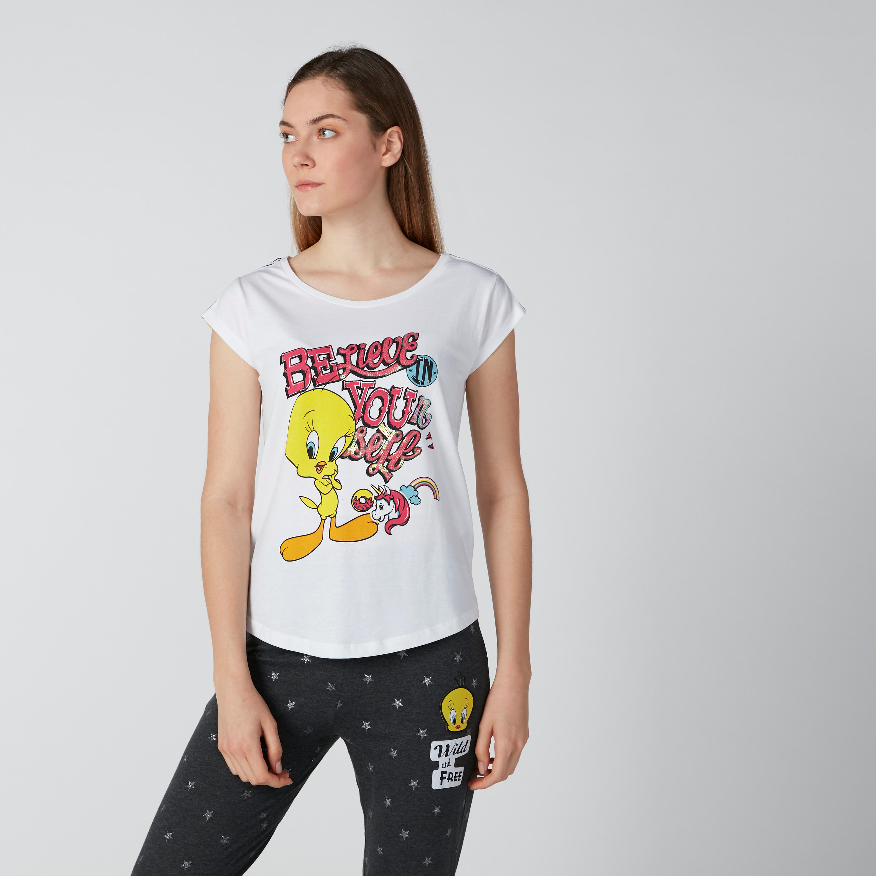 طقم بنطال بيجاما وتيشيرت بطبعات جرافيك-women-clothing-nightwear-pyjamas-longsets-image-3