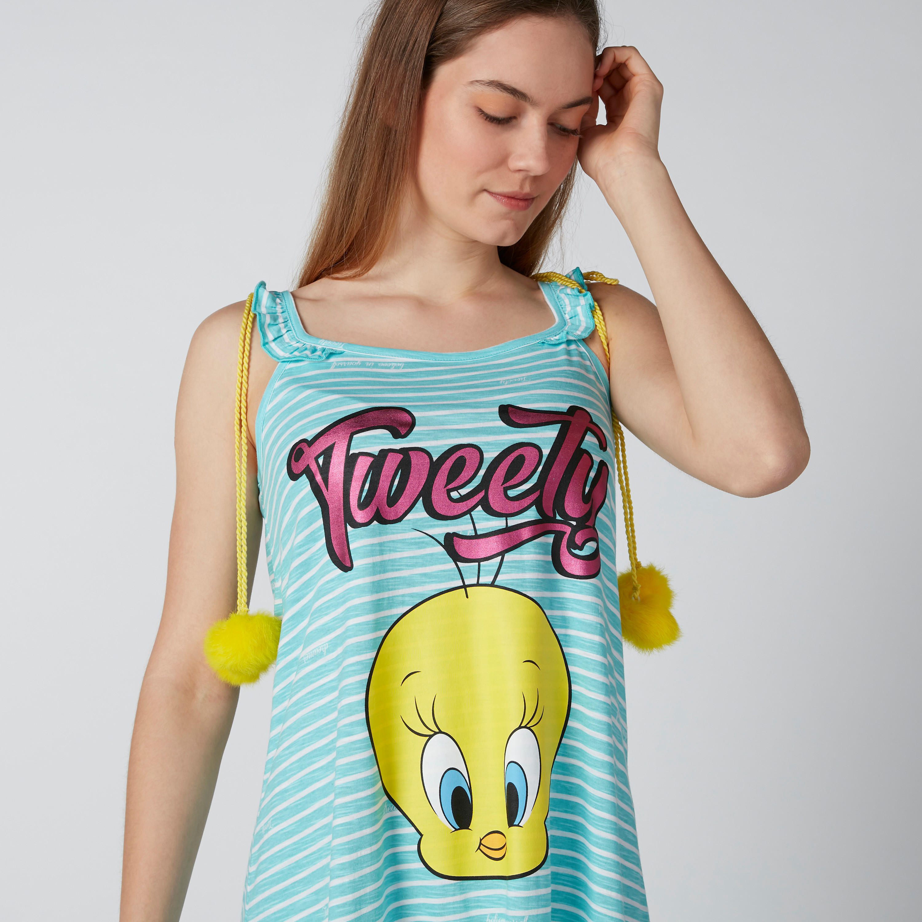 قميص نوم دون أكمام بتفاصيل بوم بوم وطبعات تويتي-women-clothing-nightwear-nighties-image-3