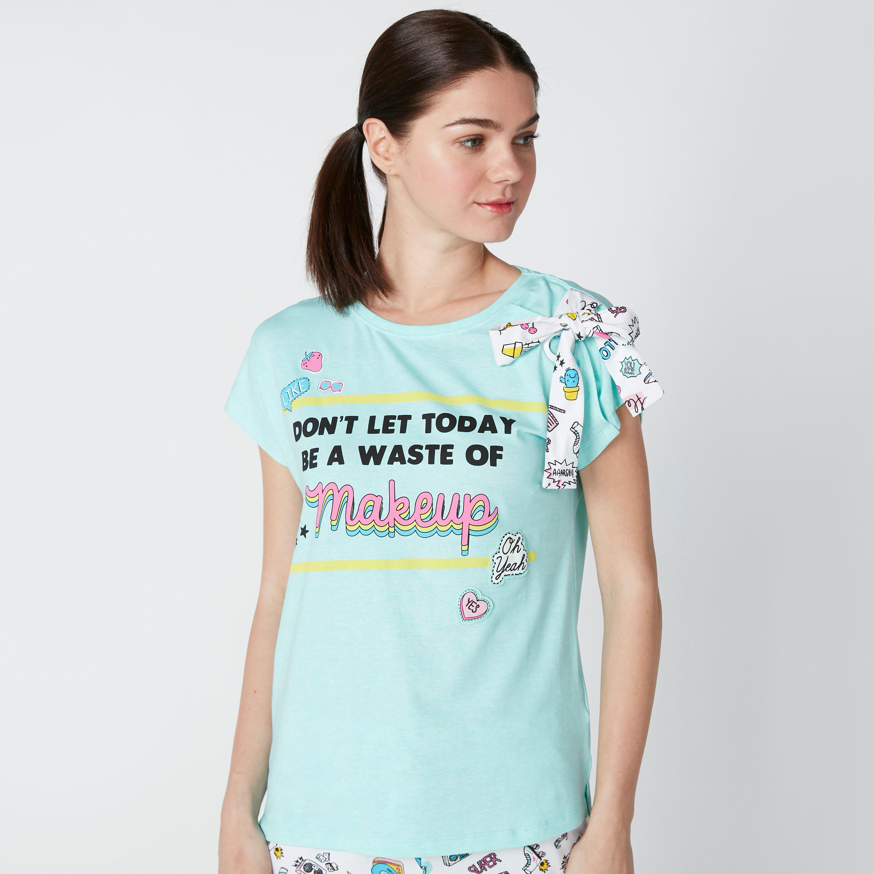 طقم مستدام من بنطلون كابري وبلوزة بفيونكة وطبعات -women-clothing-nightwear-pyjamas-longsets-image-4