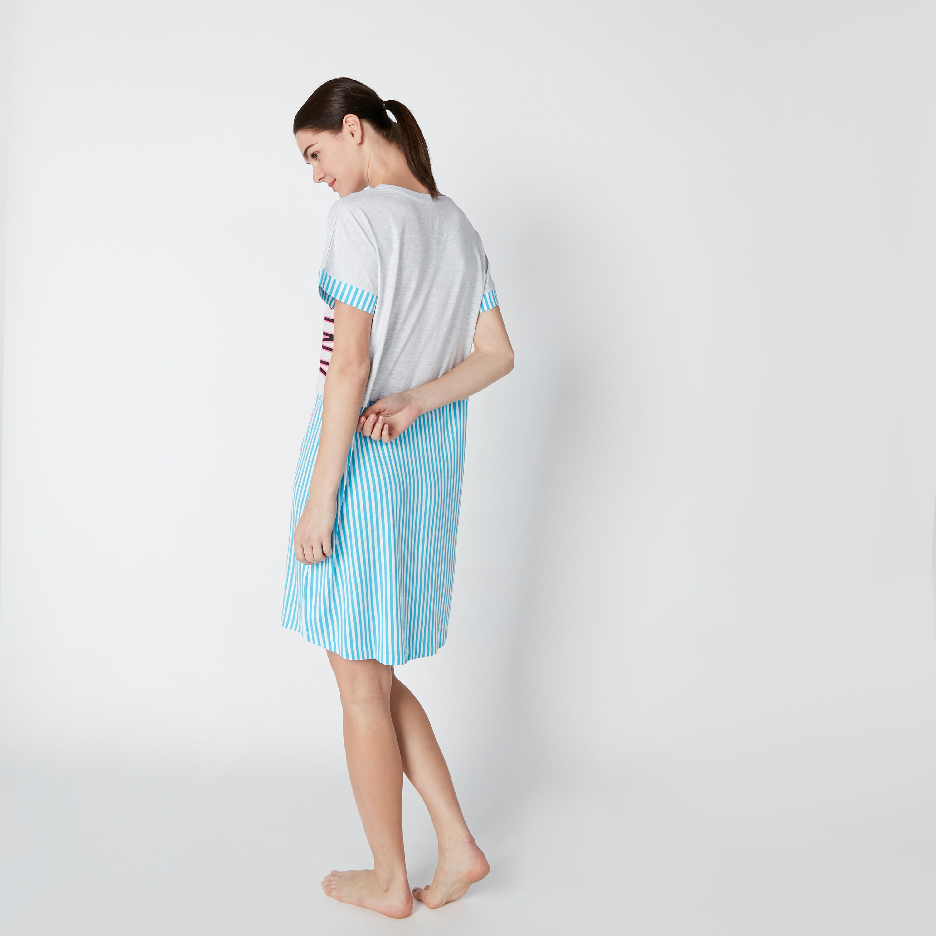 قميص نوم مستدام بأكمام قصيرة وأربطة وطبعات -women-clothing-nightwear-nighties-image-2