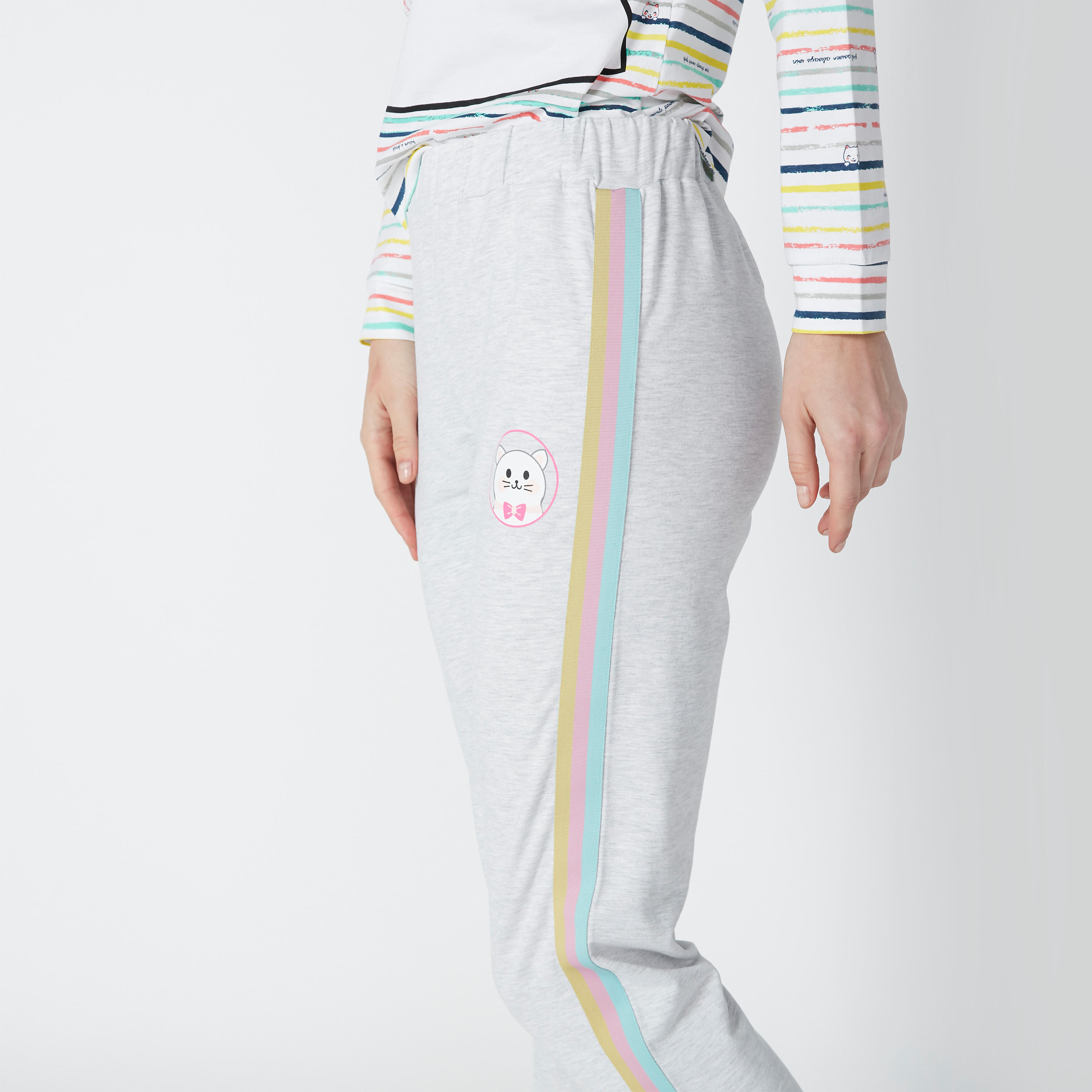 طقم مستدام من بنطلون رياضي وسويت شيرت مقلّم بأكمام طويلة-women-clothing-nightwear-pyjamas-longsets-image-4