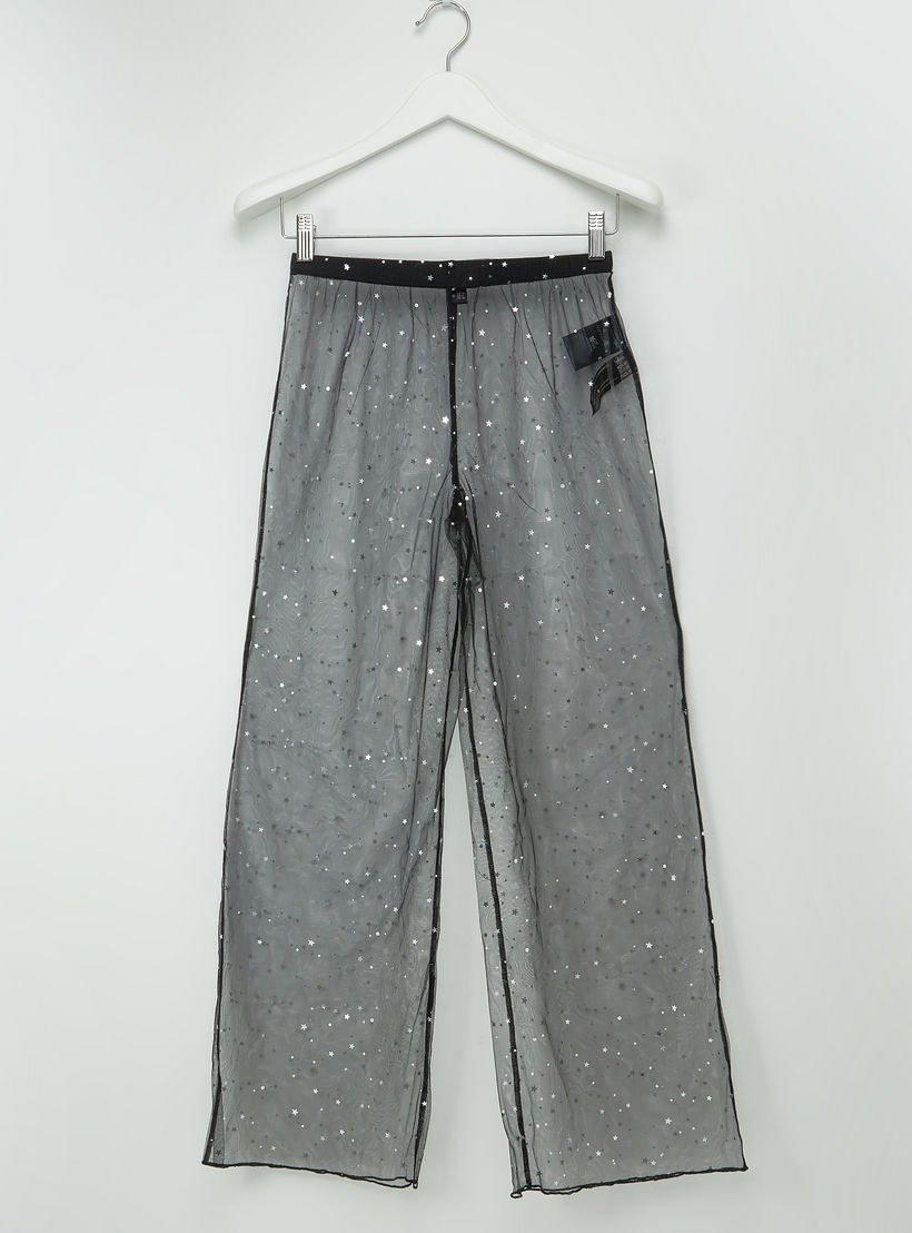 طقم بنطال بيجاما وبلوزة بحمالات رفيعة وتفاصيل دانتيل وطبعات-women-clothing-nightwear-pyjamas-longsets-image-4