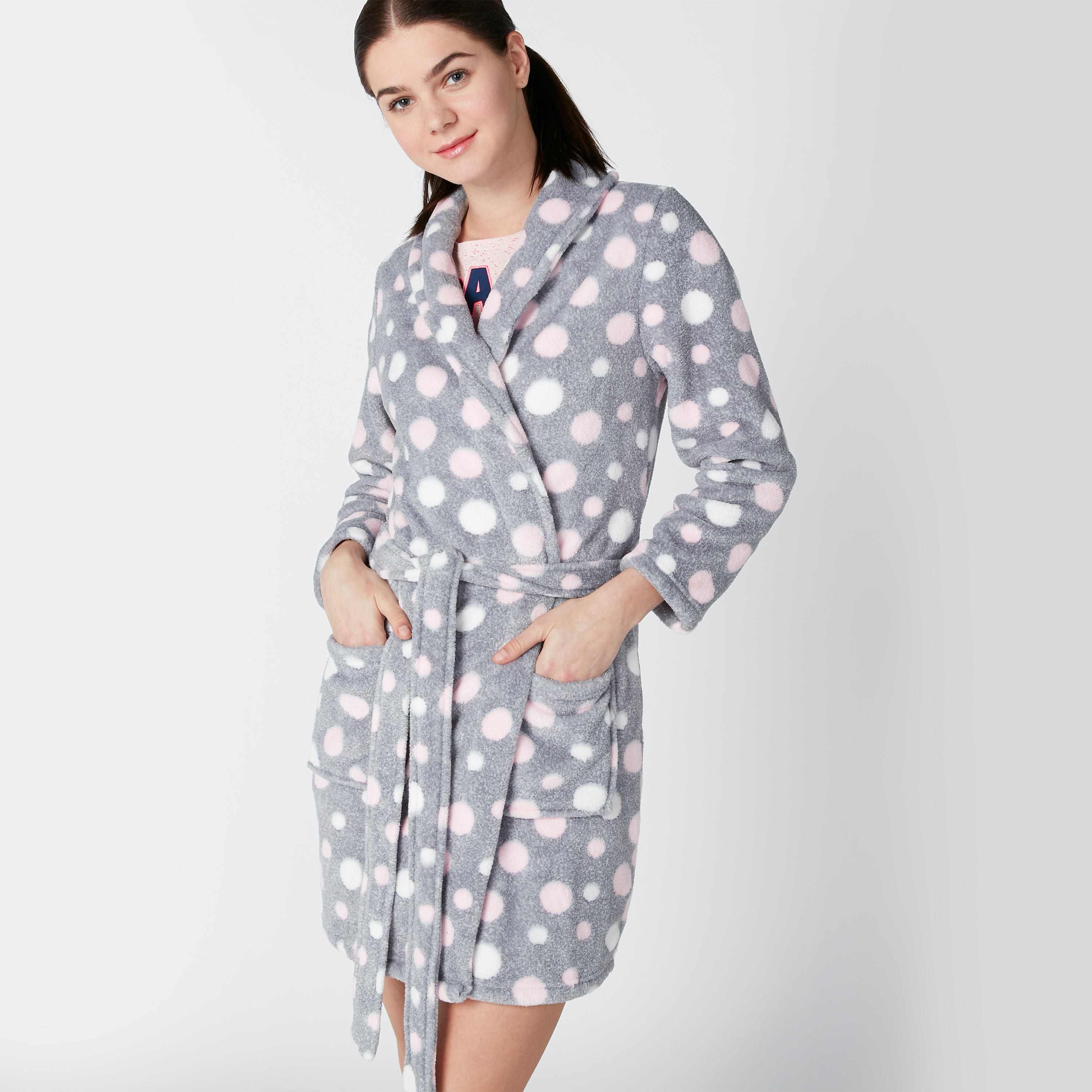 روب بأكمام طويلة وأربطة وطبعات منقّطة-women-clothing-nightwear-robes-image-4